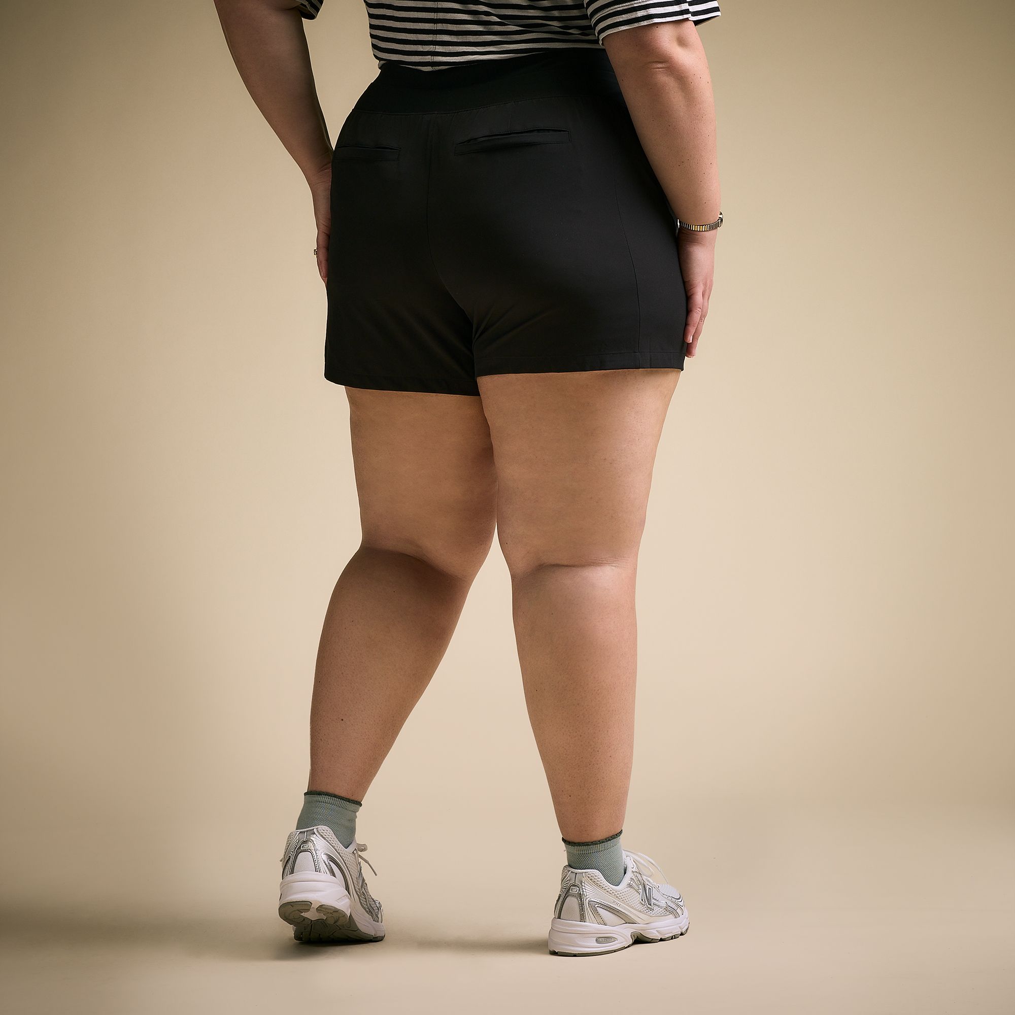 CALIA Women's Effortless TrueLight 4" Short product image