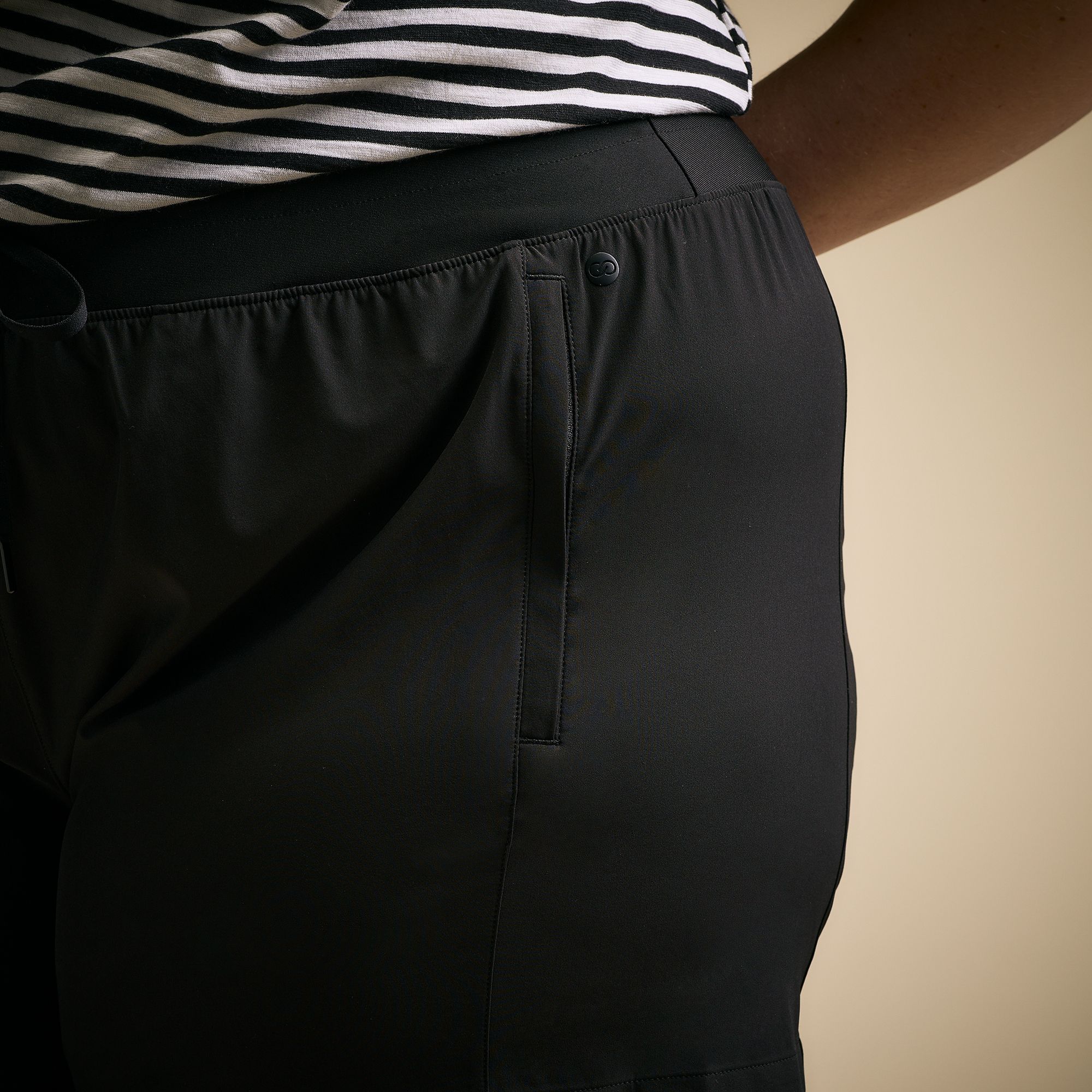 CALIA Women's Effortless TrueLight 4" Short product image