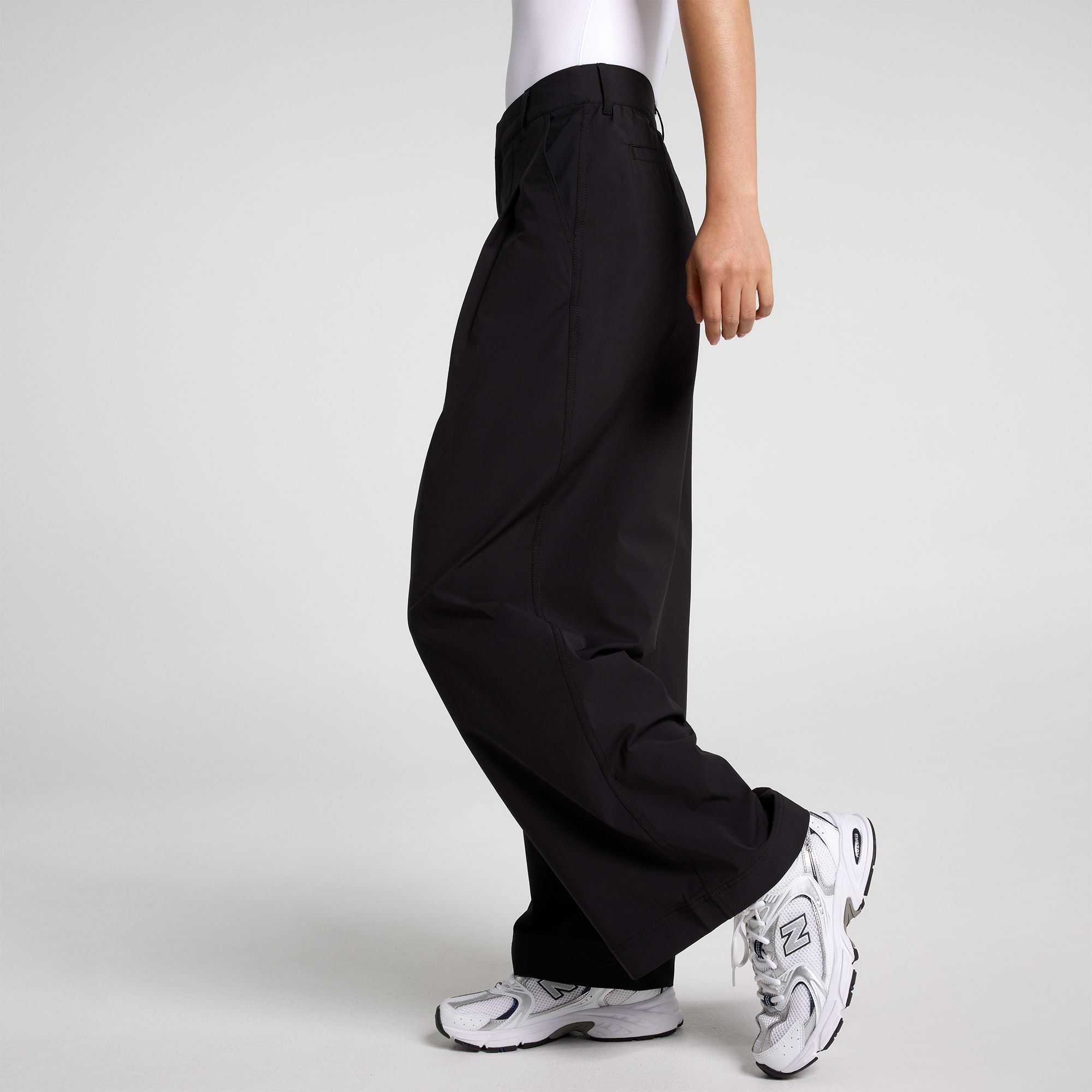 CALIA Women's Effortless Nyluxe Pleated Trouser product image