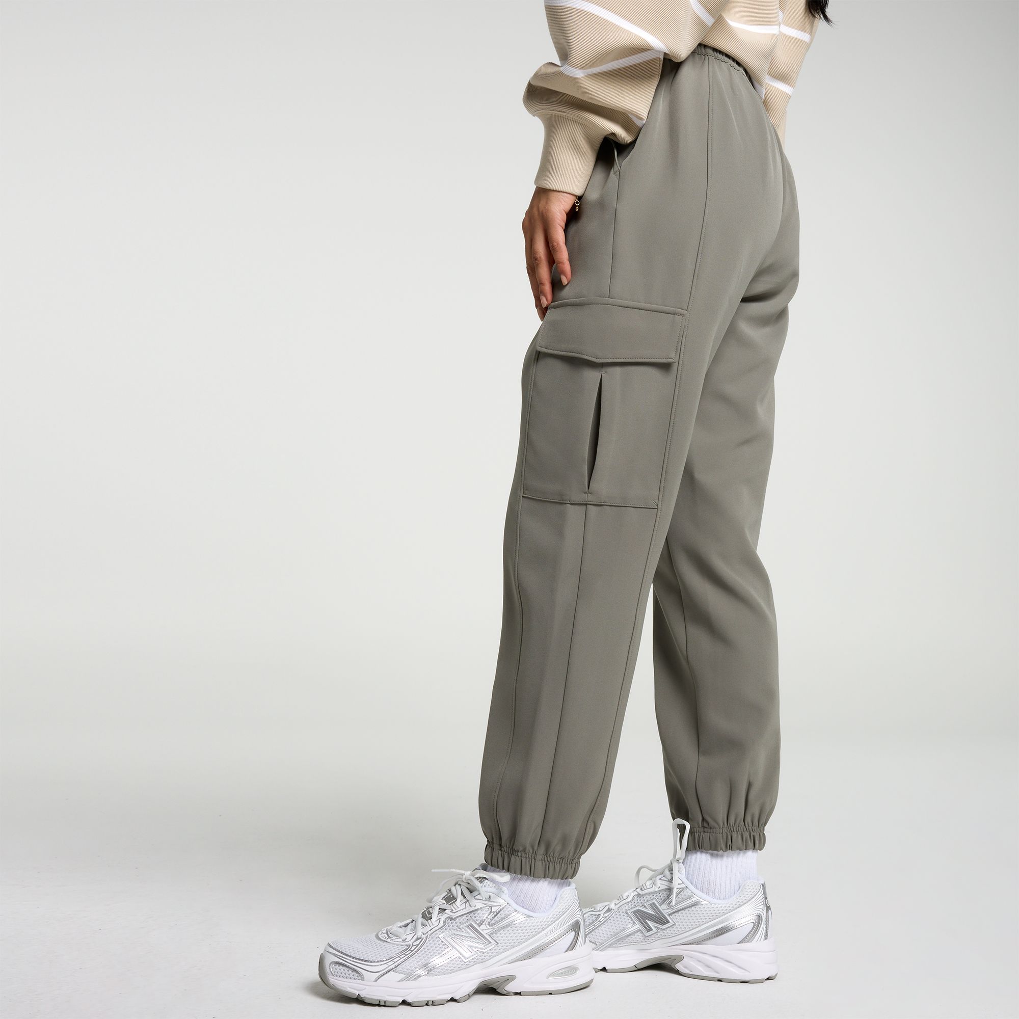 CALIA Women's Effortless Crepe Cargo Jogger product image
