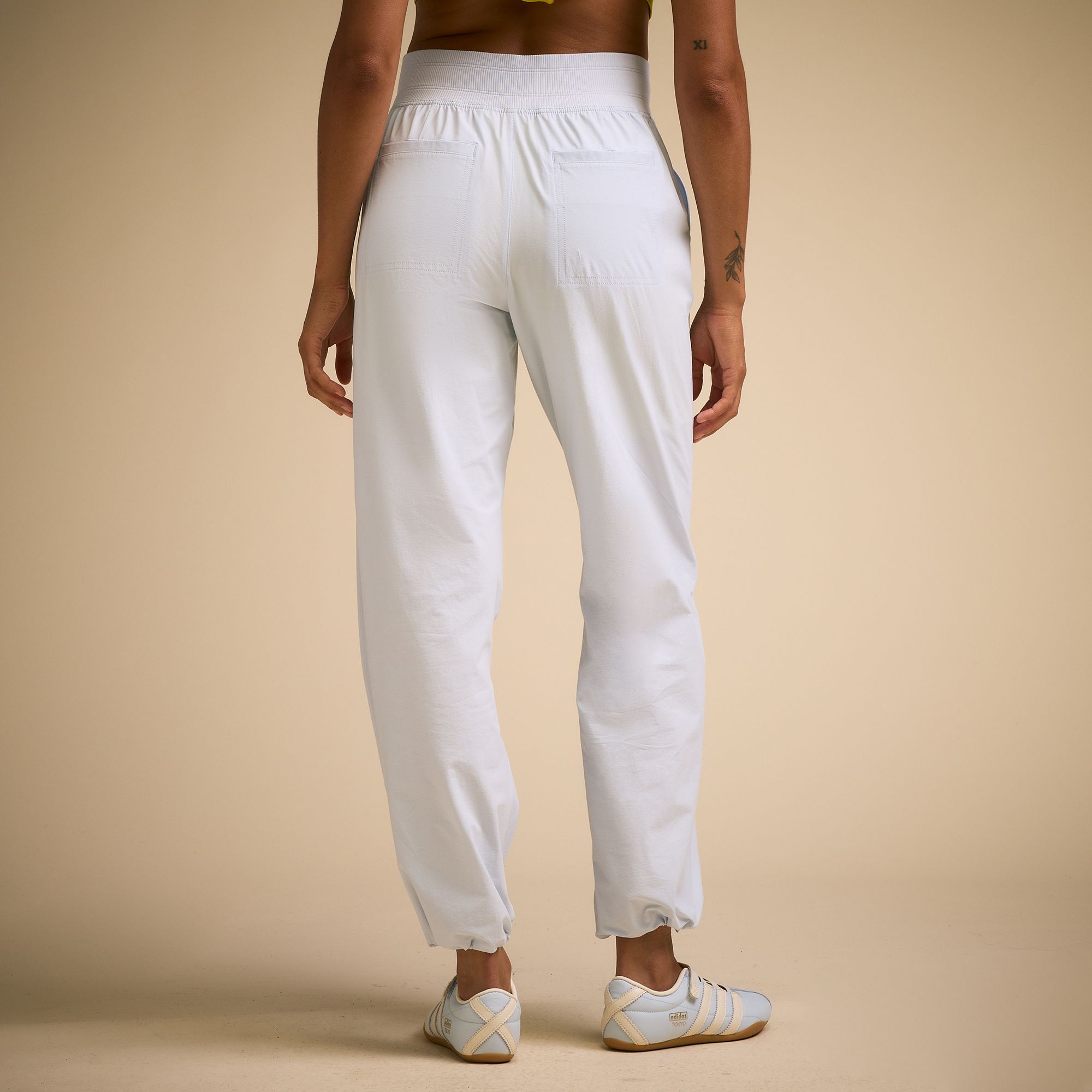 CALIA Women's Effortless Nyluxe Straight Cinch Pant product image