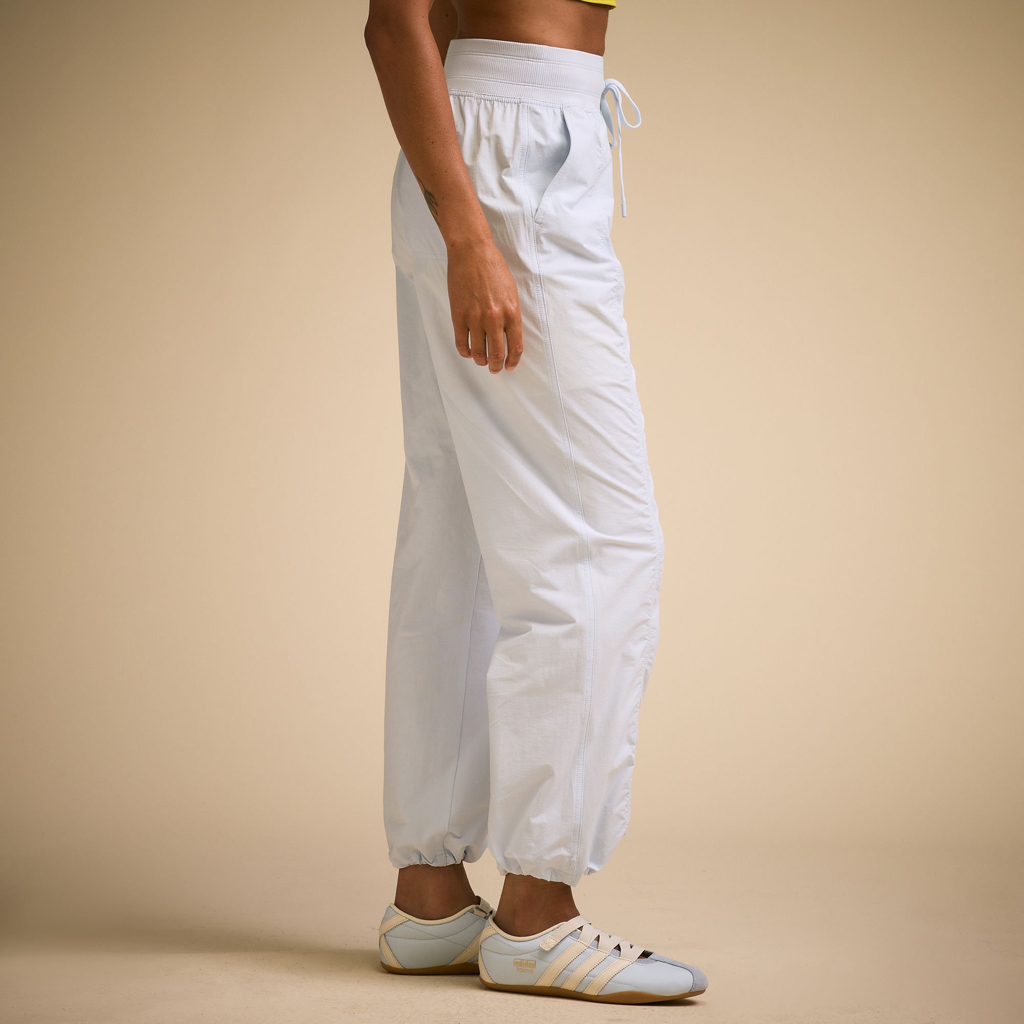 CALIA Women's Effortless Nyluxe Straight Cinch Pant product image