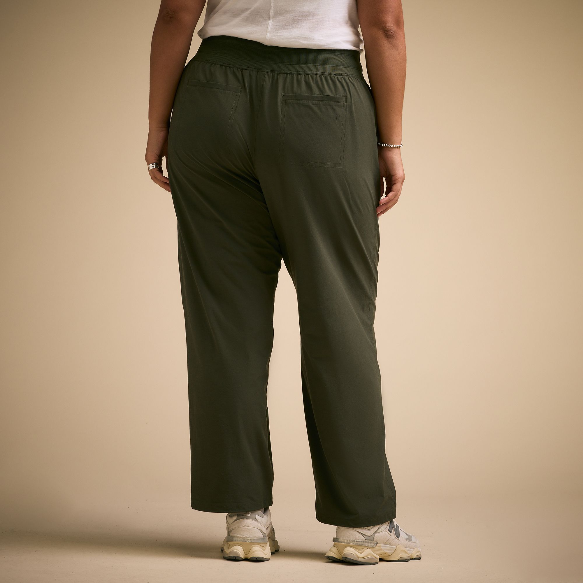 CALIA Women's Effortless Nyluxe Straight Cinch Pant product image