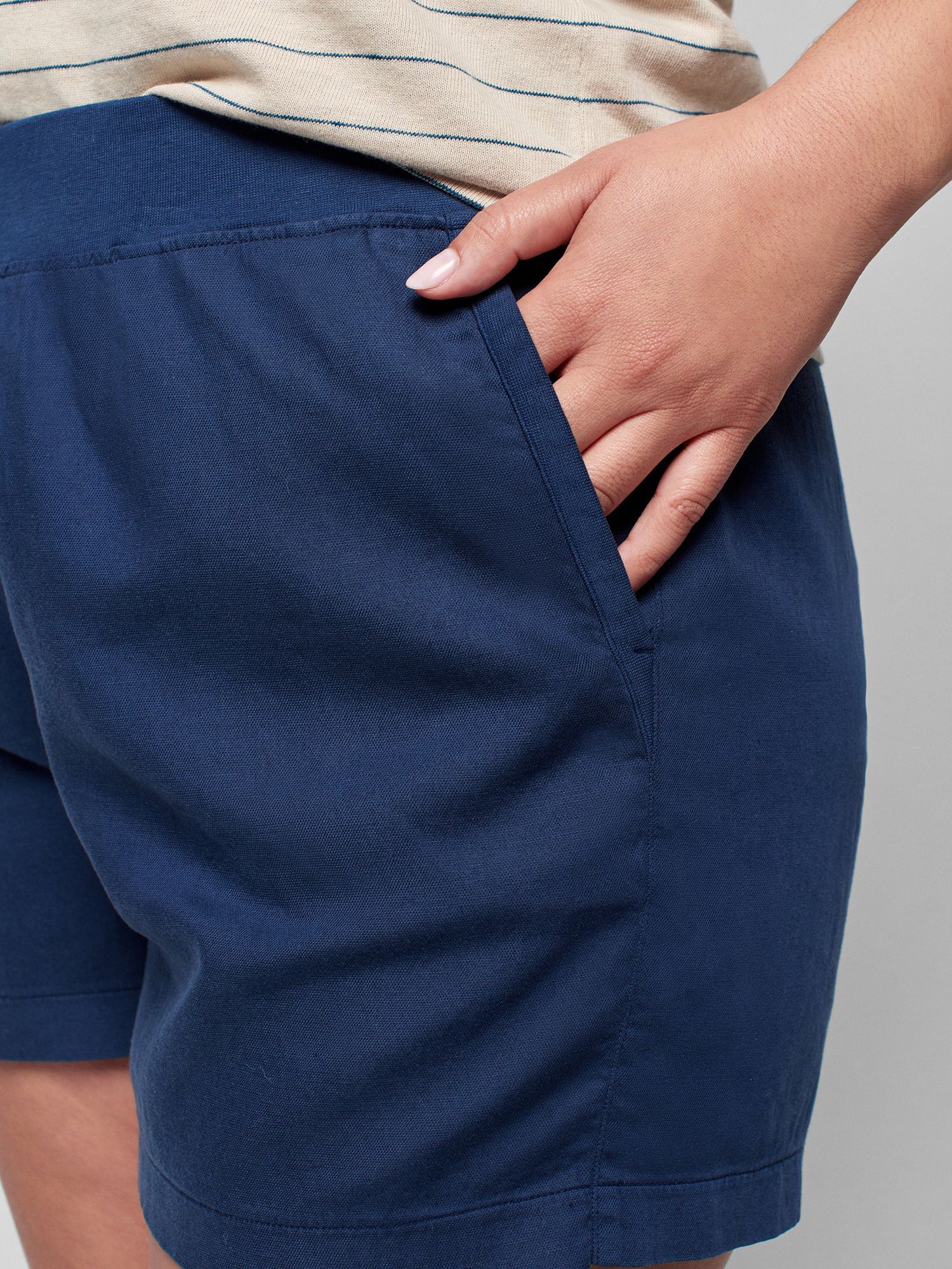 Faherty Women's Arlie Day 4” Shorts product image