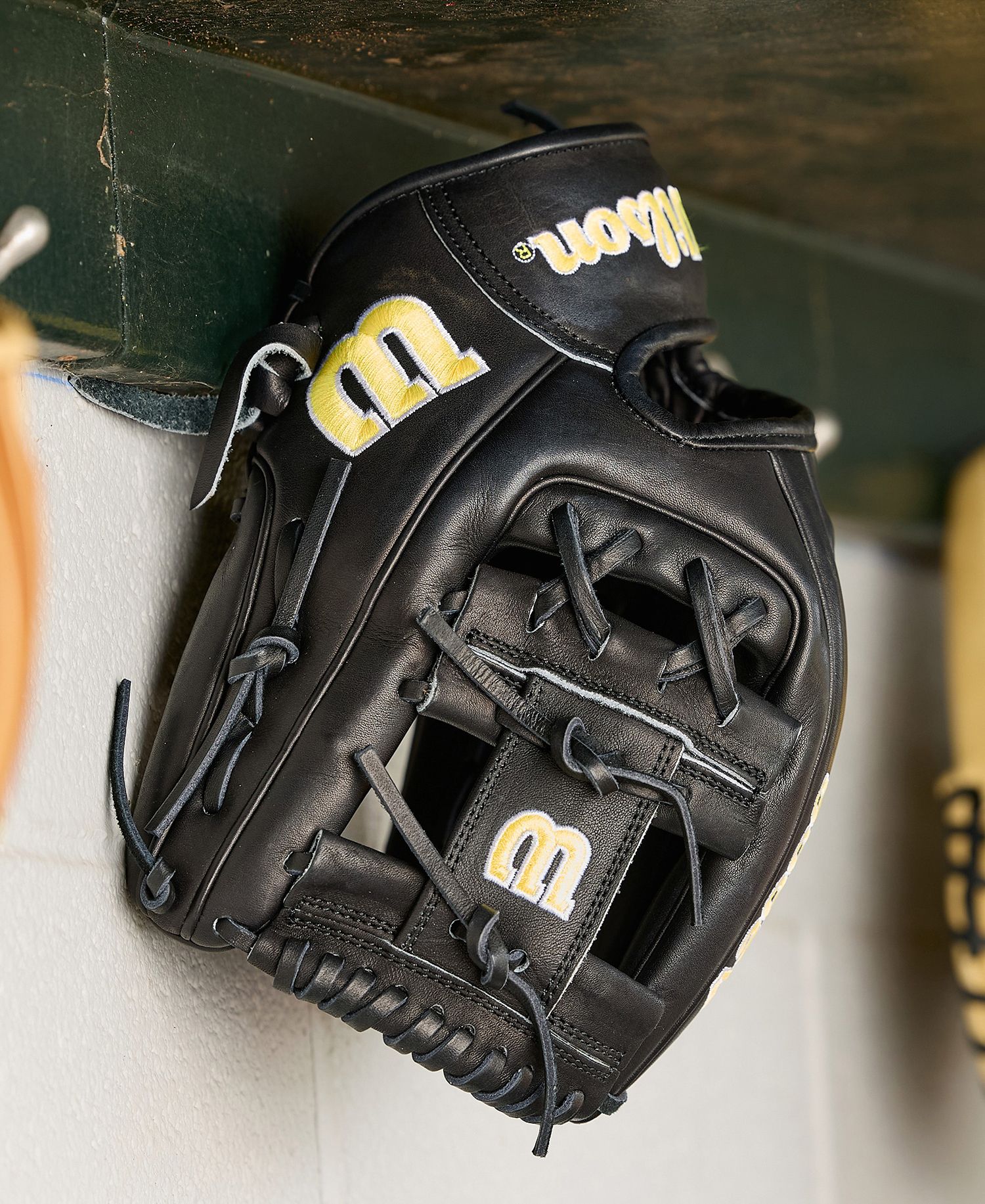 Wilson 11.75" 1975 A2000 Classics Series Glove product image
