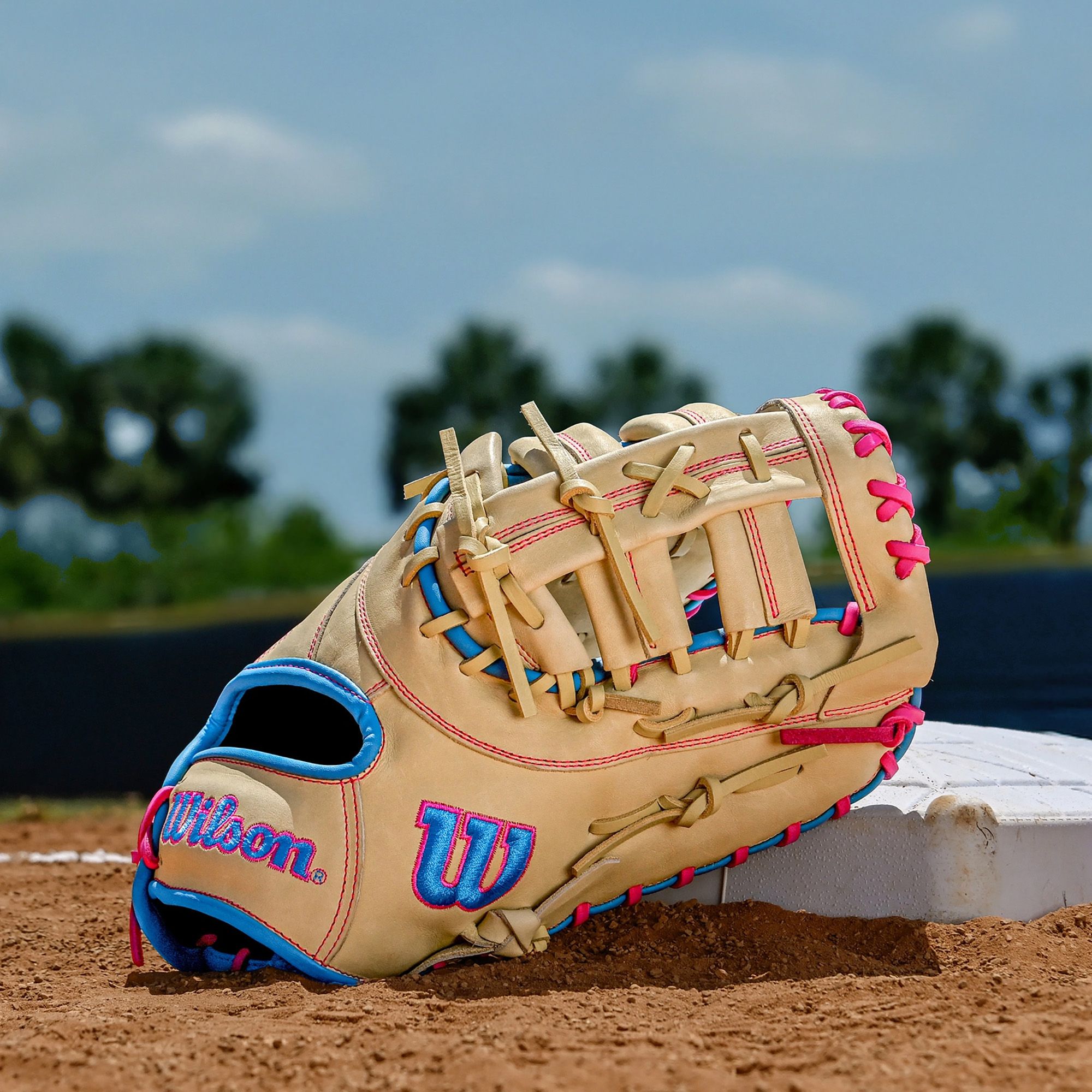 Wilson 12.5" 1620 A1000 Series First Base Mitt product image