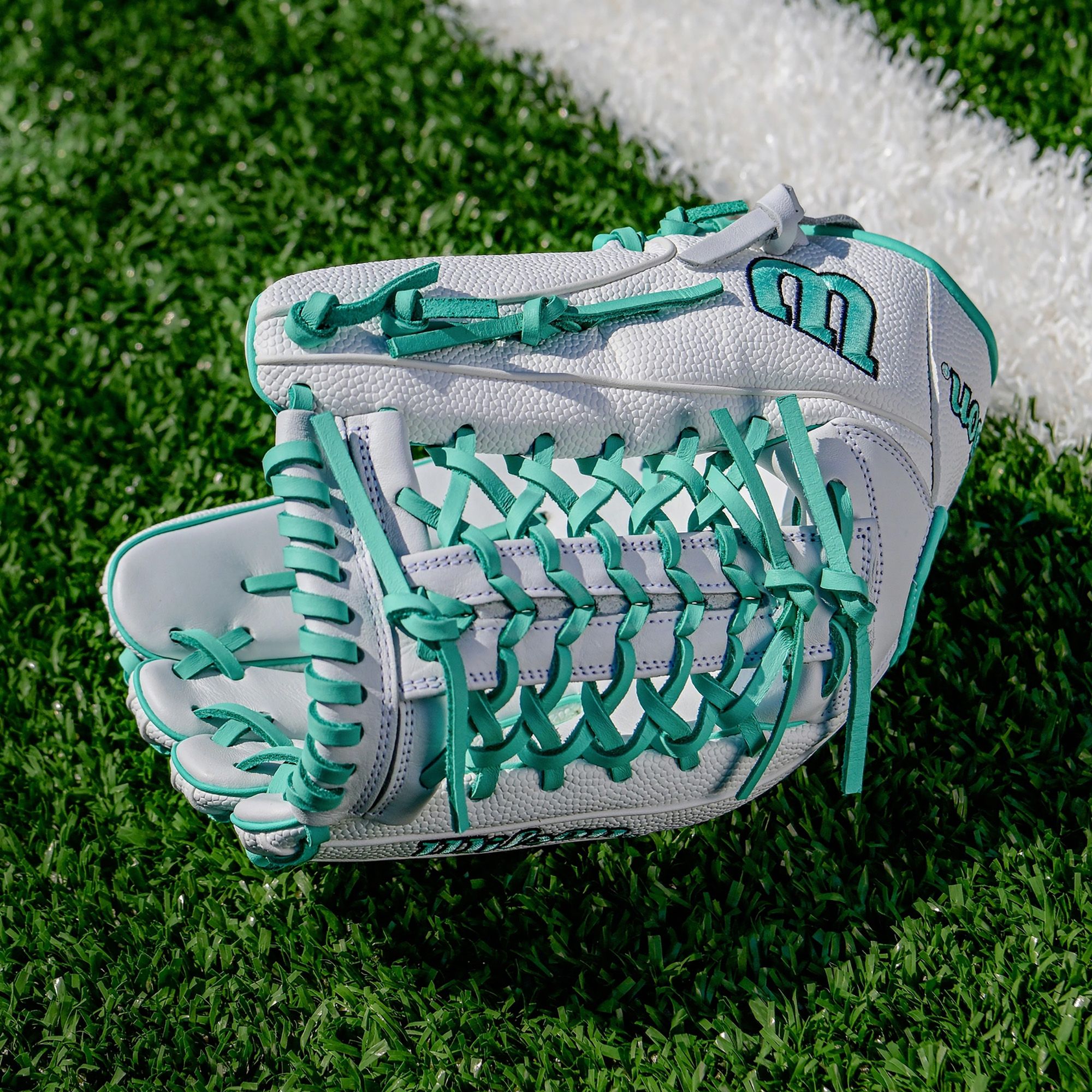 Wilson 12.5" A1000 Series Fastpitch Glove product image