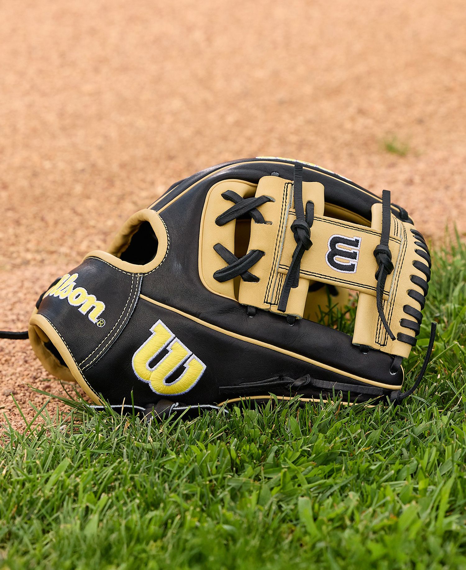 Wilson 11.5" 1786 A2000 Classics Series Glove product image