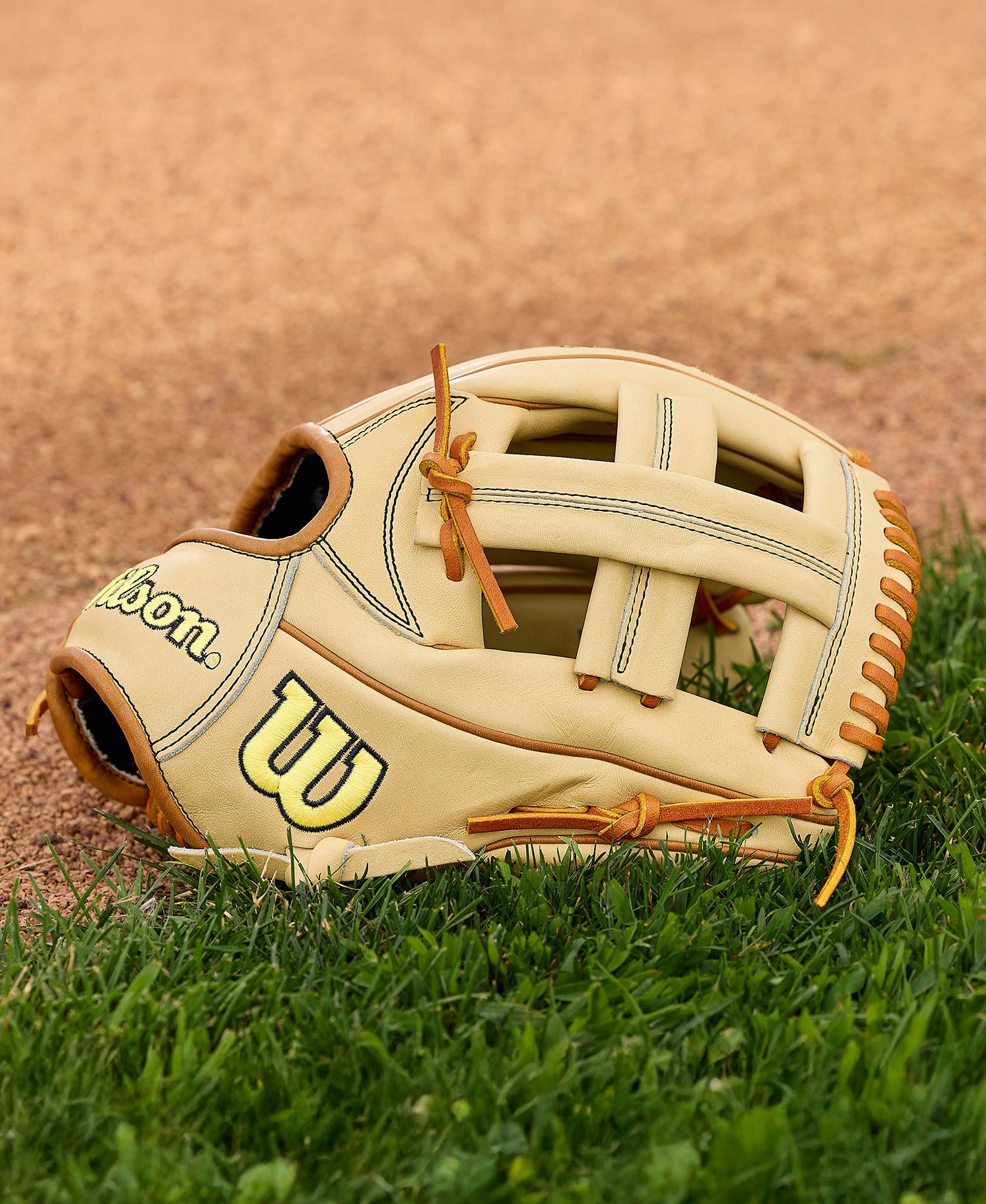 Wilson 11.75" EL3 A2000 Classics Series Glove product image