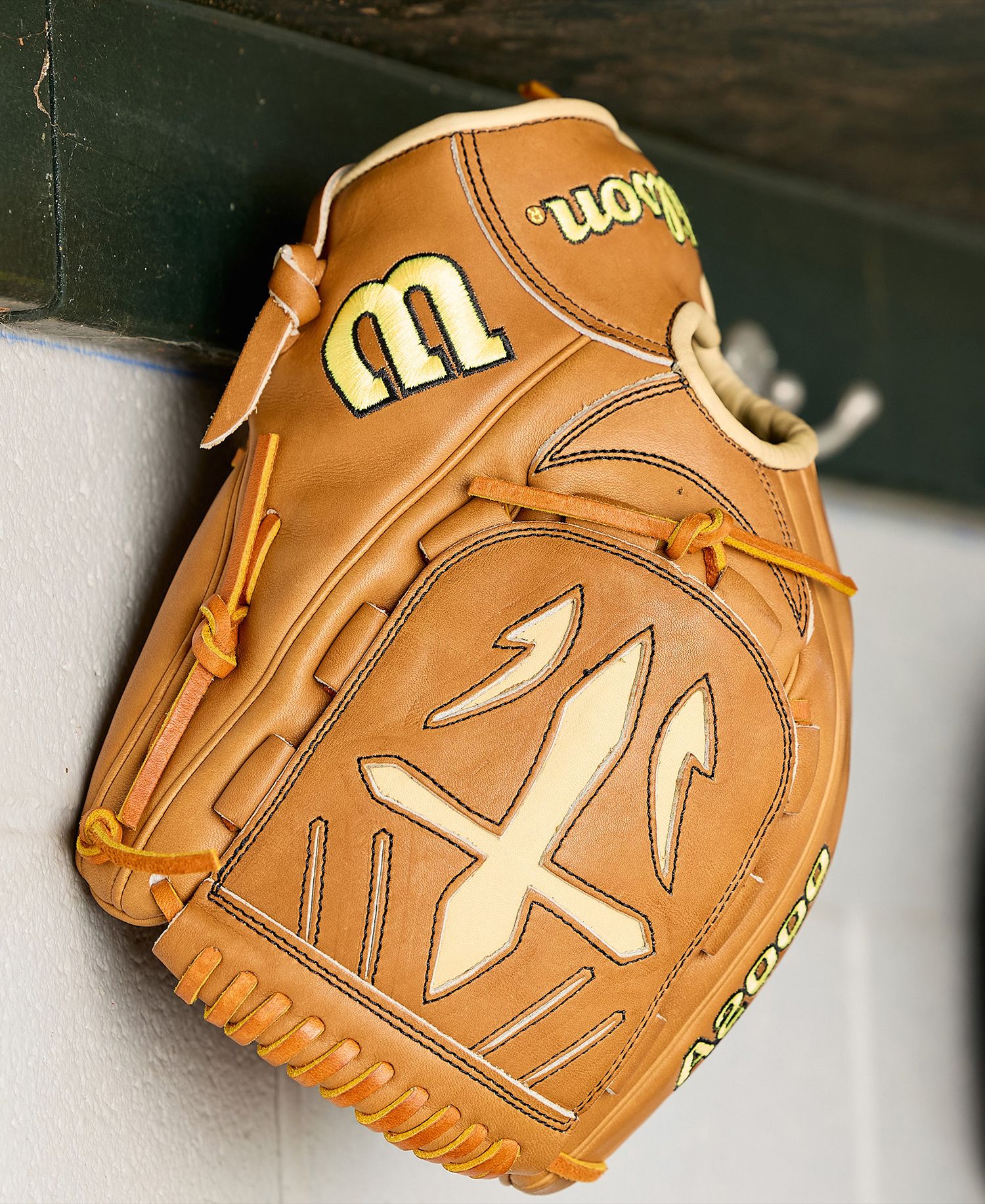 Wilson 12" B23 A2000 Classics Series Glove product image