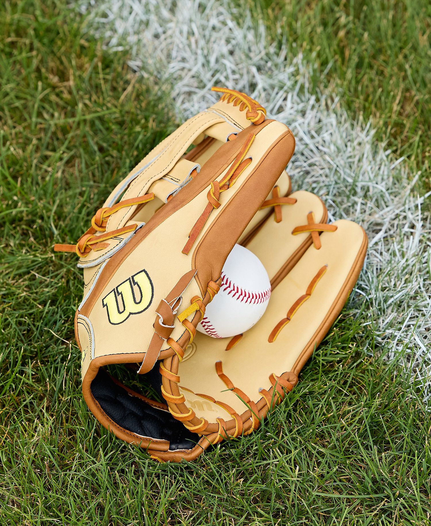 Wilson 12.75" 1777 A2000 Classics Series Glove product image