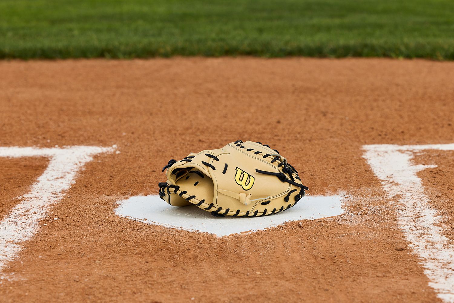 Wilson 34" 1734 A2000 Classics Series Catcher's Mitt product image