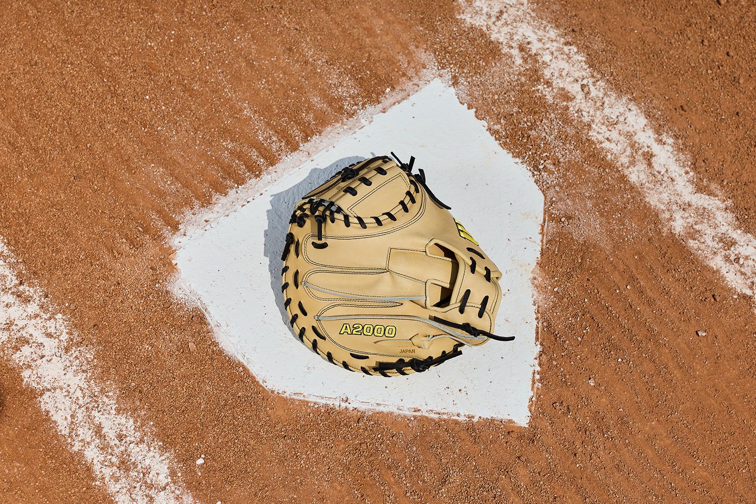 Wilson 34" 1734 A2000 Classics Series Catcher's Mitt product image