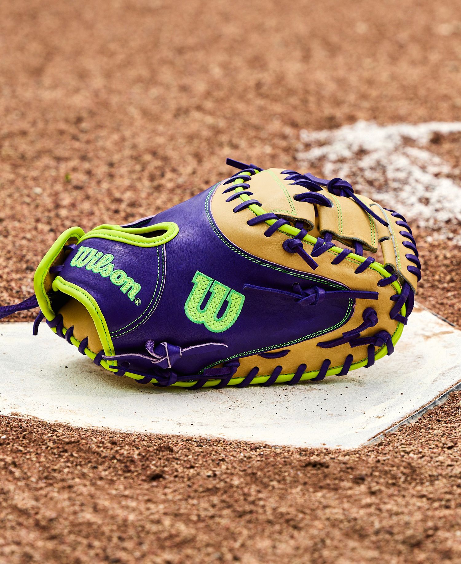 Wilson 34'' CM34 A2000 Series Fastpitch Catcher's Mitt product image