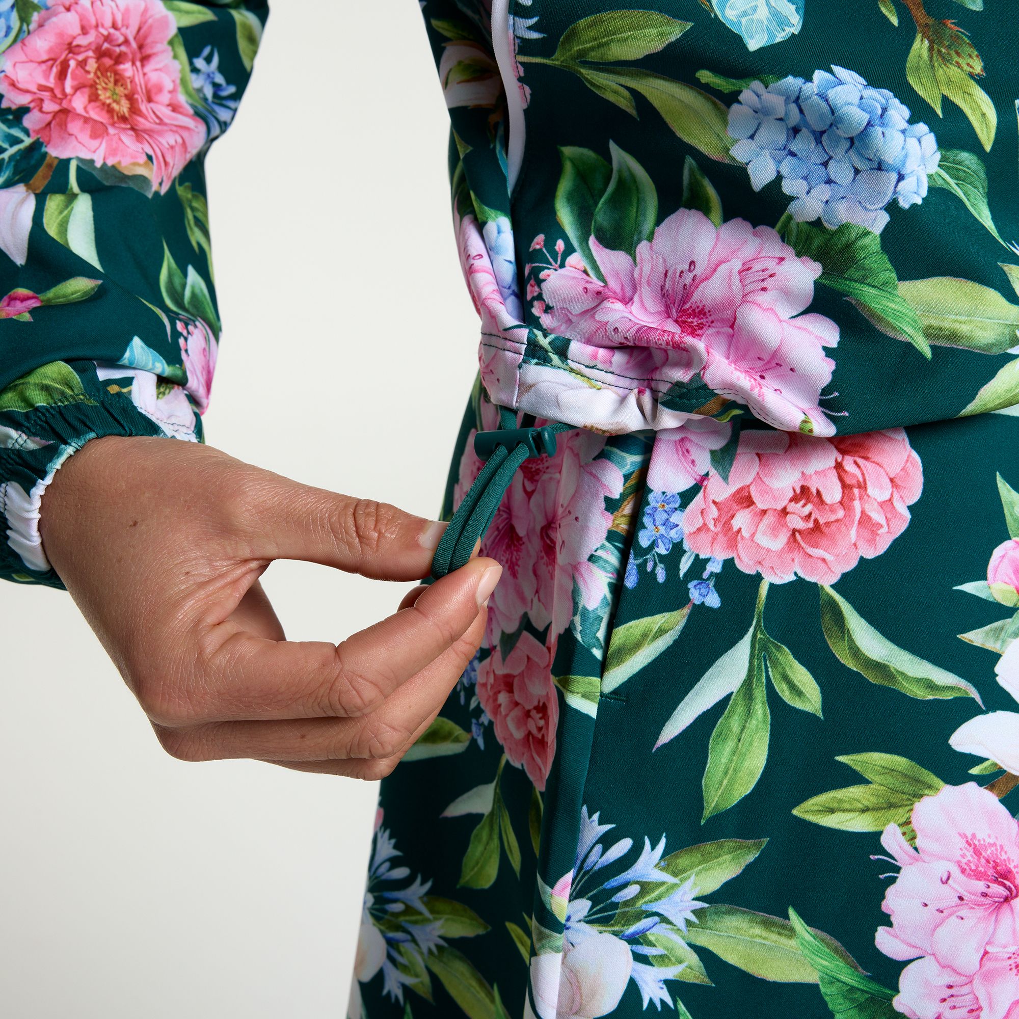 Walter Hagen Women's Bloom Performance 11 Woven 1/4 Zip product image