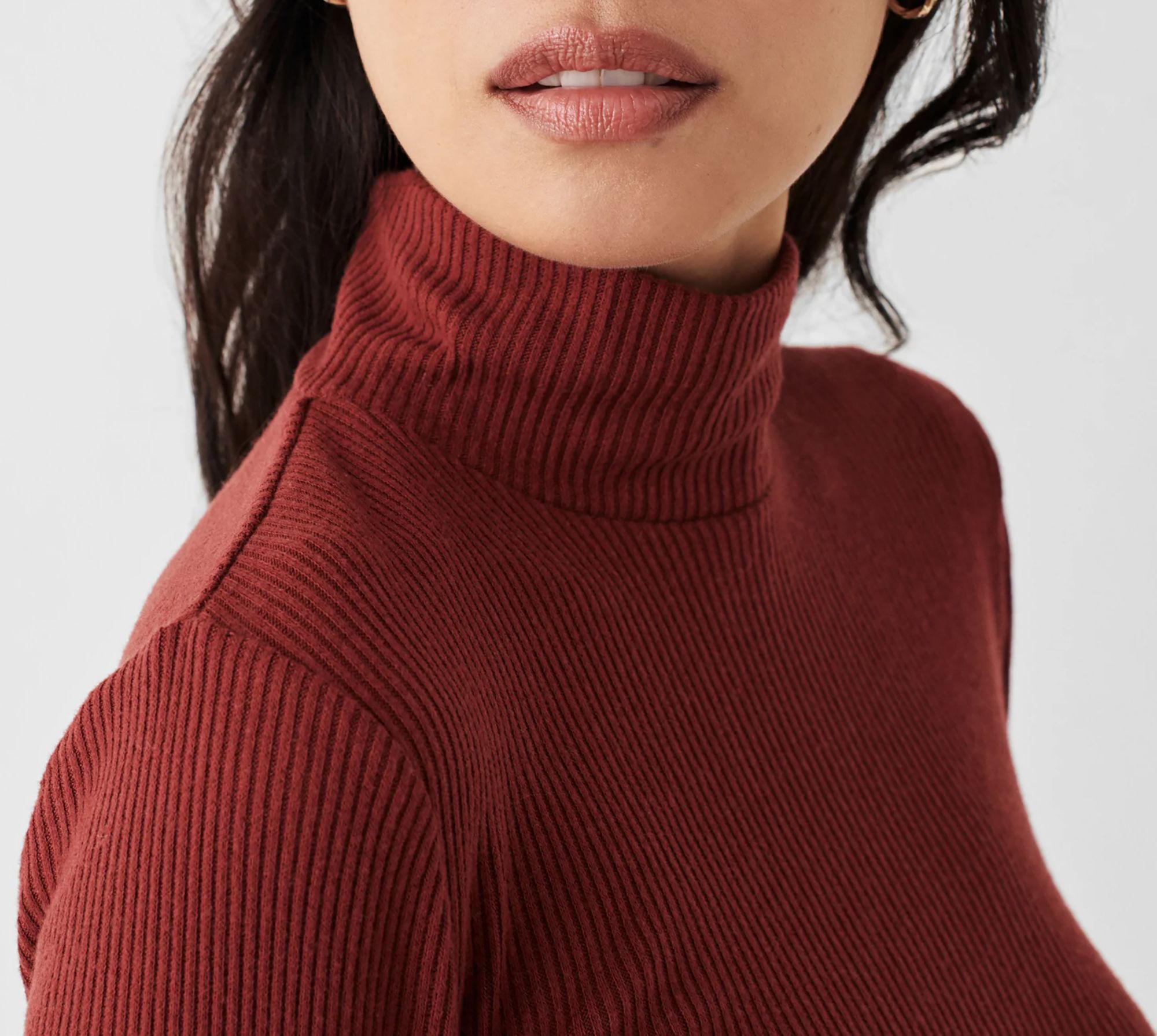 Faherty Women's Legend Rib Roscoe Turtleneck product image
