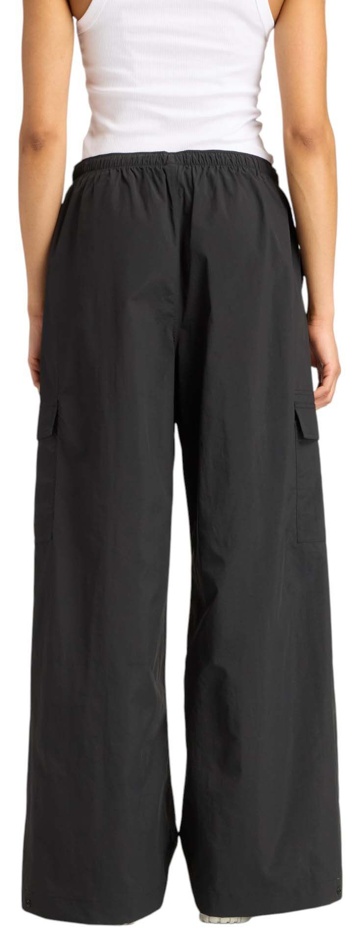 New Balance Women's Woven Cargo Pants product image