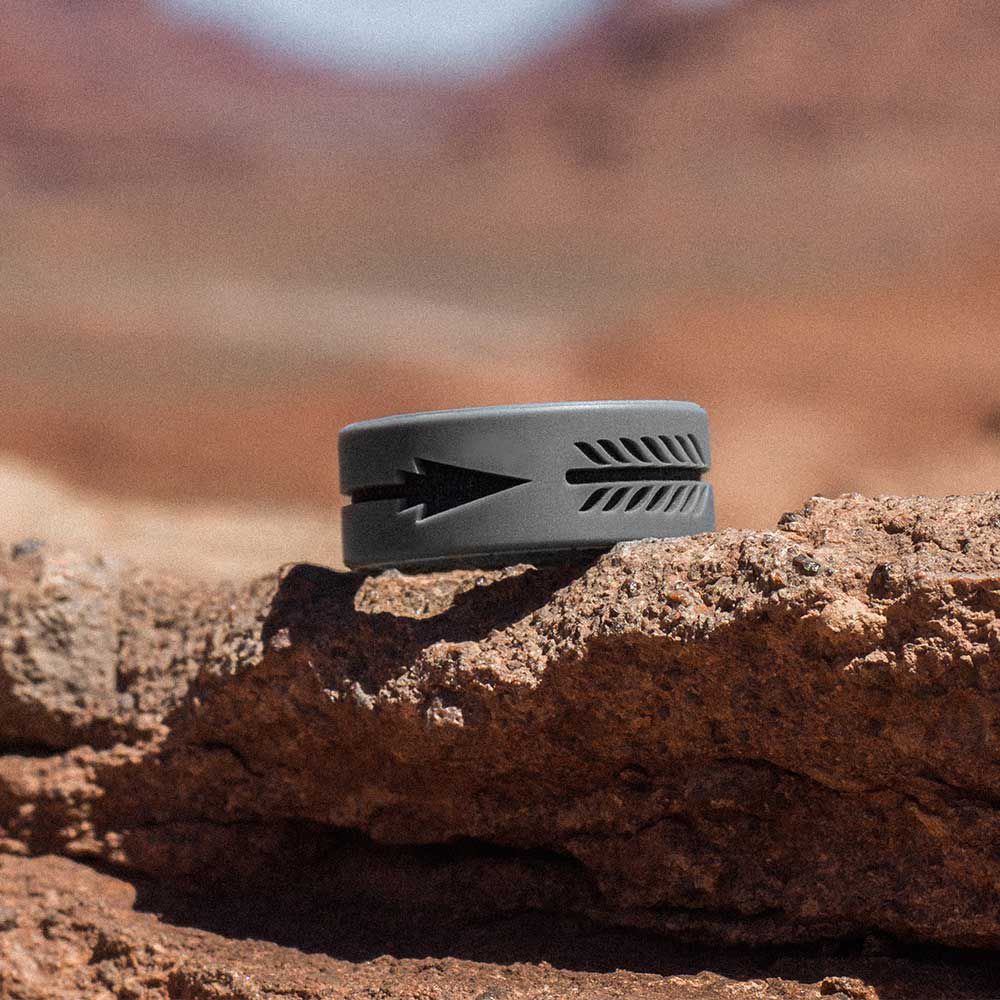 QALO Men's Strata Grey and Black Arrow Silicone Ring product image