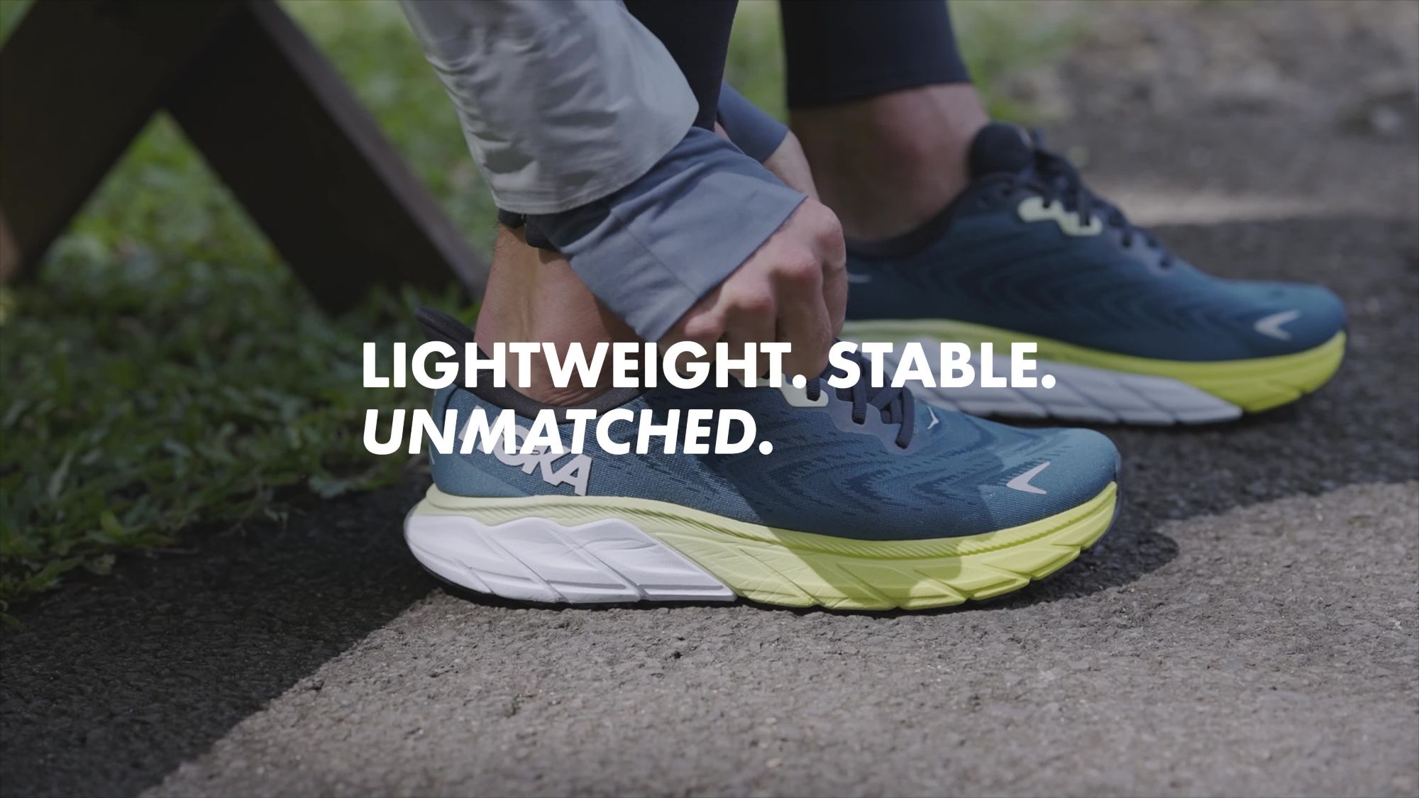 HOKA Men's Arahi 6 Running Shoes product