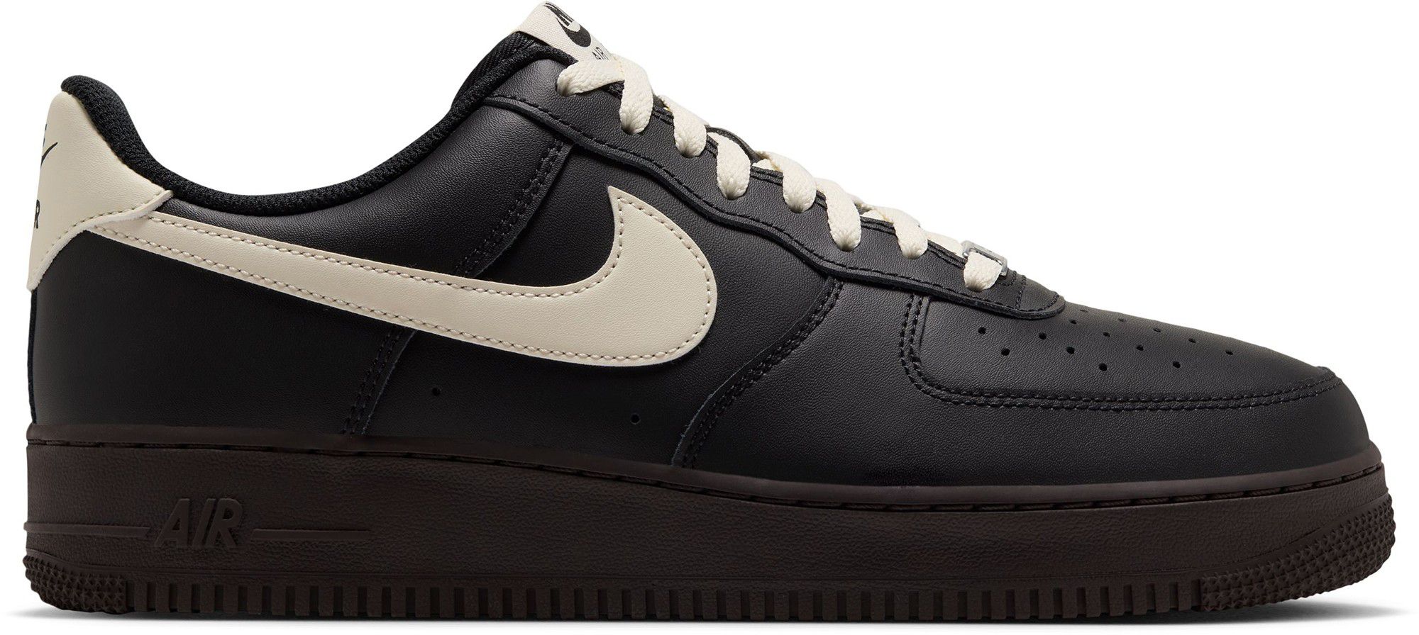 Nike Men's Air Force 1 '07 Shoes in Black | FJ4146-006