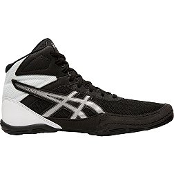 Does Under Armour Sell Wrestling Shoes?