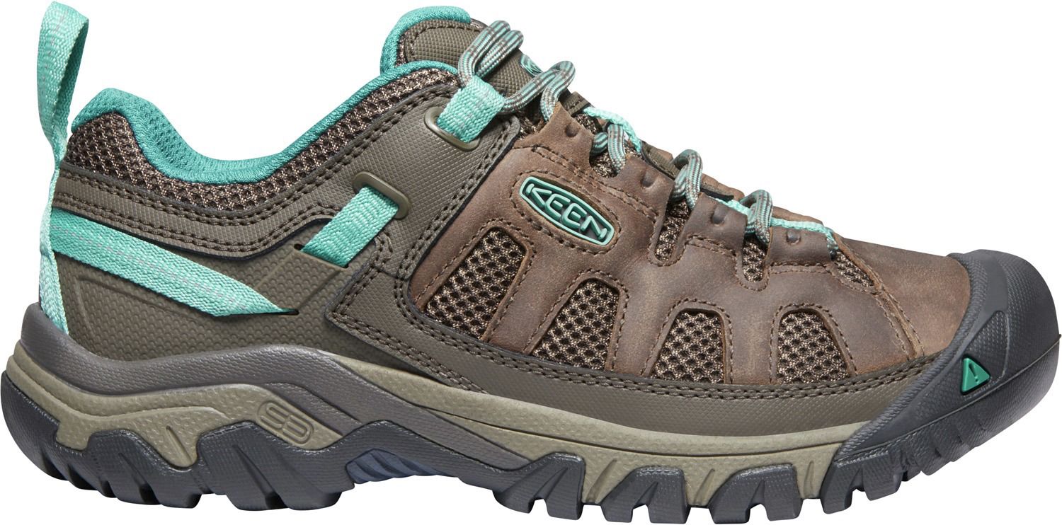 keen low top hiking shoes