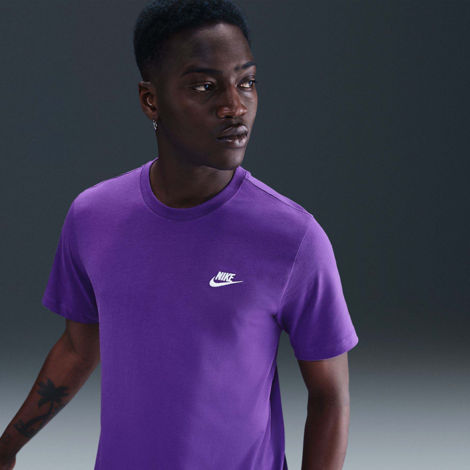 Nike Men's Sportswear Club T-Shirt - Purple