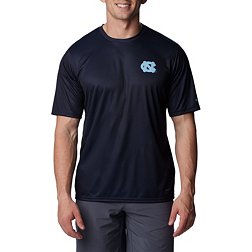 Columbia Men's North Carolina Tar Heels Collegiate Navy Terminal Tackle Short Sleeve Shirt