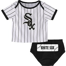 Lids Chicago White Sox Toddler Two-Piece Groundout Baller Raglan T-Shirt &  Shorts Set - White/Heather Gray