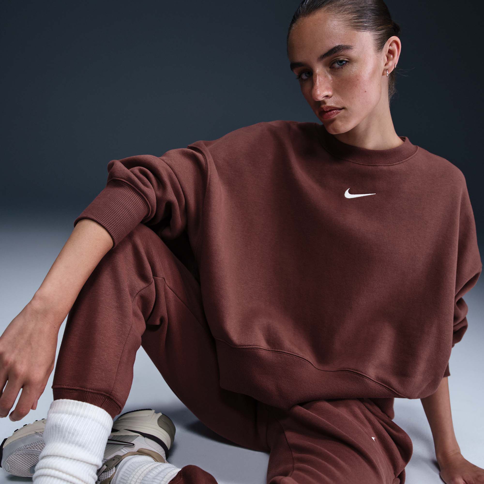 Nike Women's Sportswear Phoenix Fleece Over-Oversized Crewneck Sweatshirt