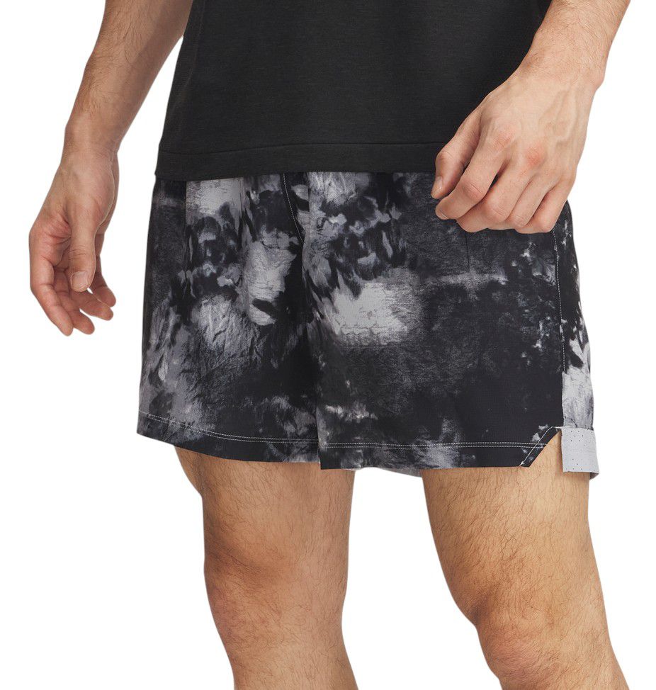 Under Armour Men's Vanish Woven 6" Printed Shorts