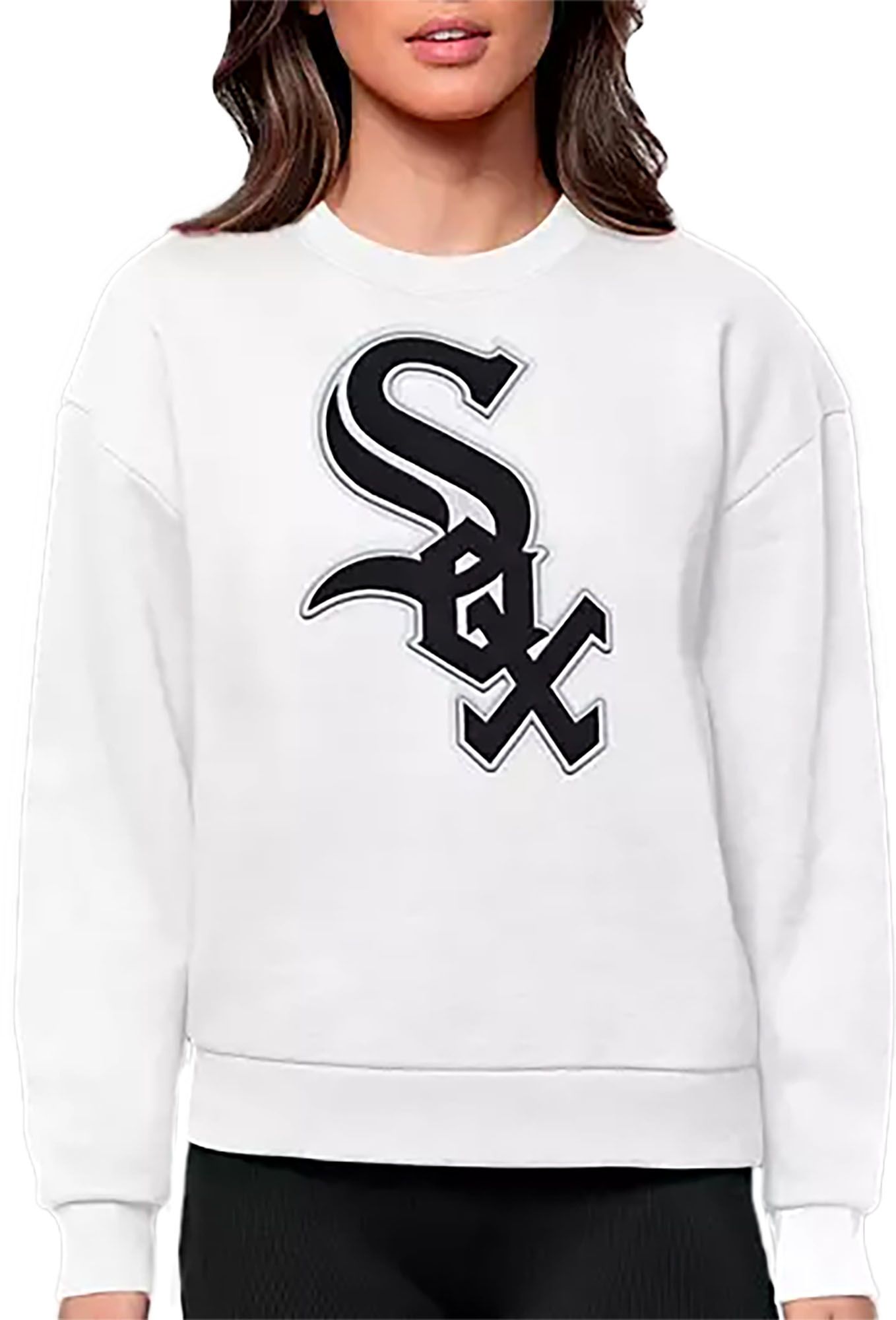 Antigua Women's Chicago White Sox White Victory Crew Pullover