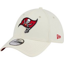 New Era Men's Tampa Bay Buccaneers Classic 39Thirty Chrome Stretch Fit Hat