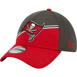 New Era Men's Tampa Bay Buccaneers 2023 Sideline Alternate Red 39Thirty Stretch Fit Hat