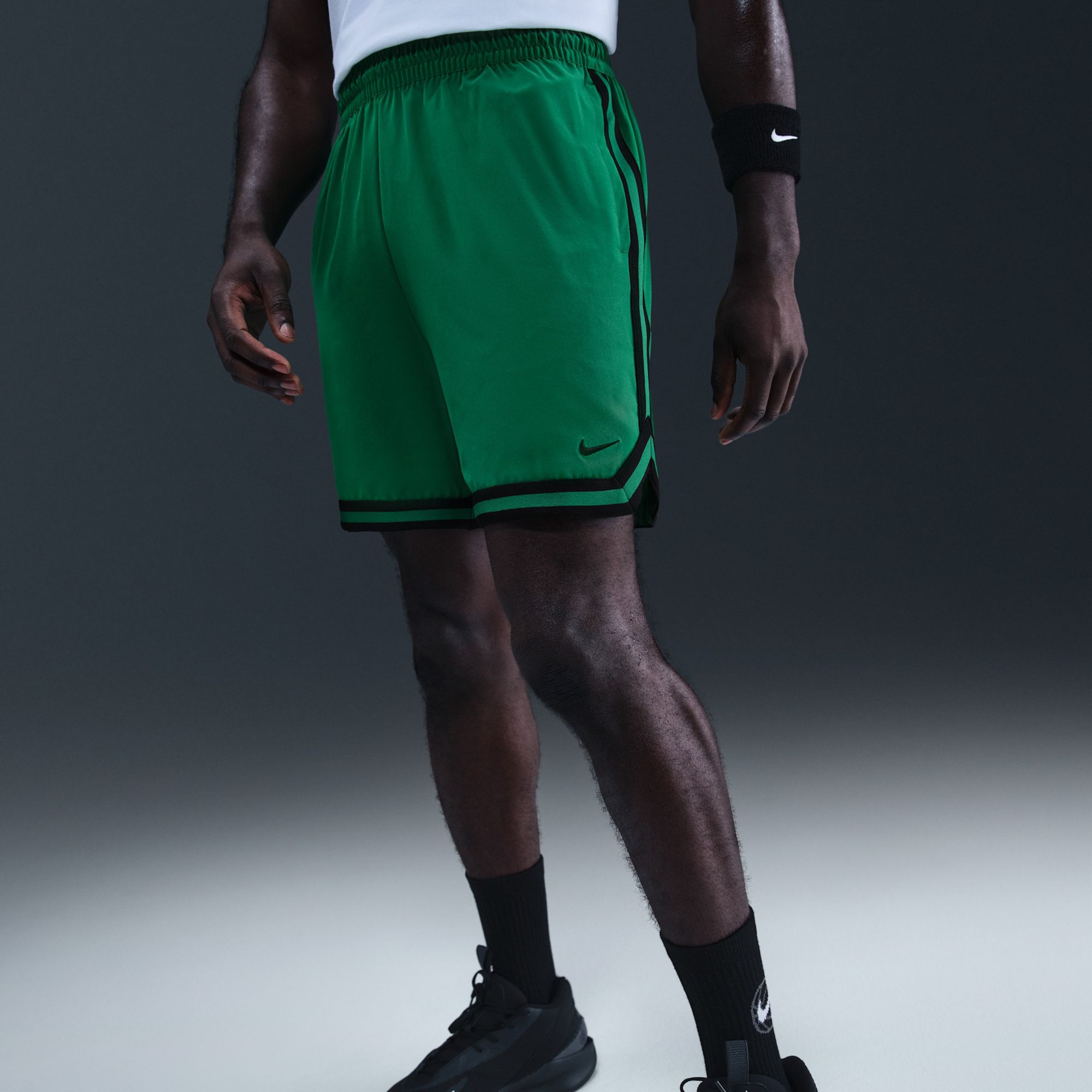 Nike Men's Dri-FIT DNA UV 6'' Woven Basketball Shorts