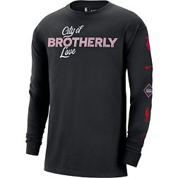 Nike Men's 2023-24 City Edition Philadelphia 76ers Courtside M90 Long Sleeve Logo T-Shirt