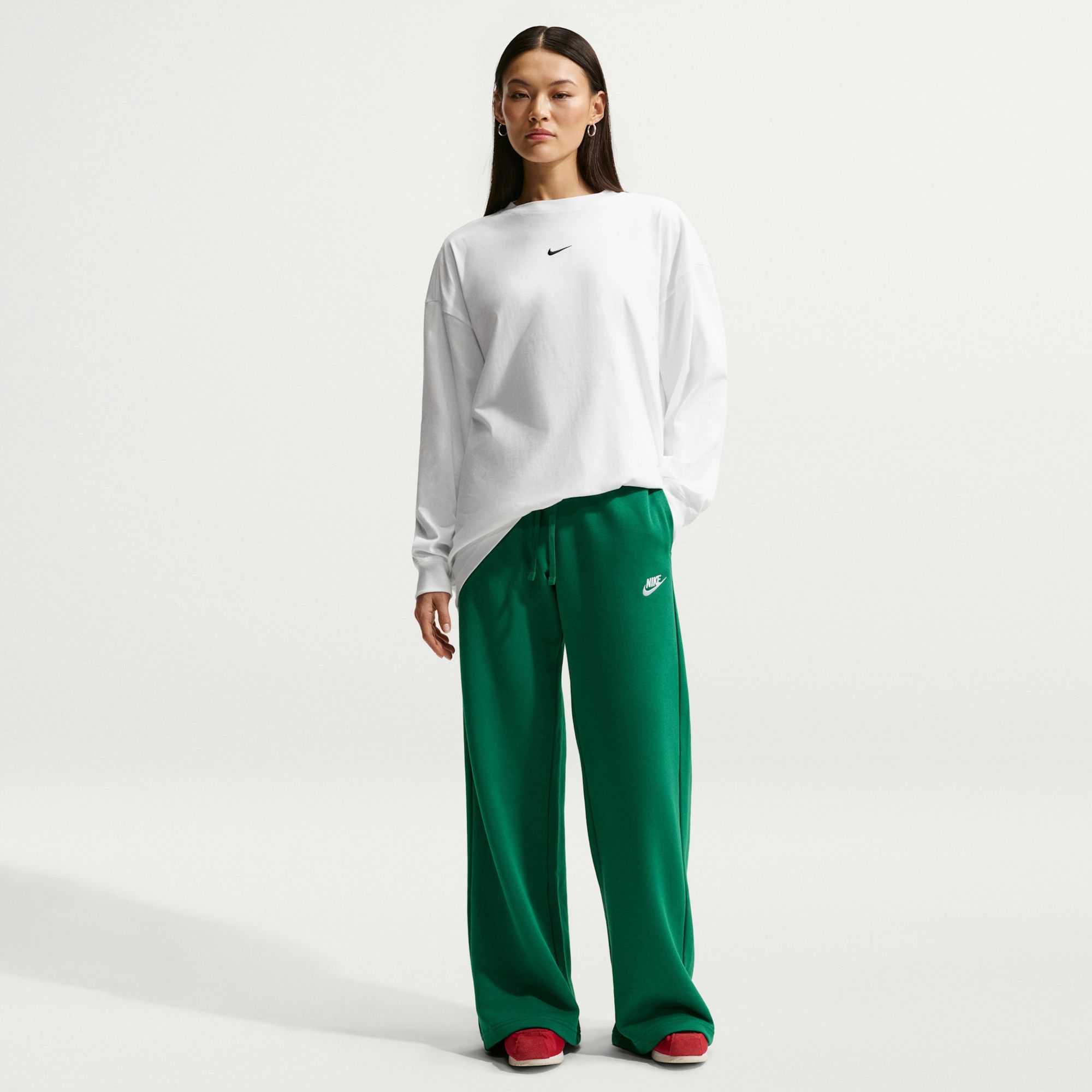 Nike Women's Sportswear Club Fleece Mid-Rise Wide-Leg Sweatpants