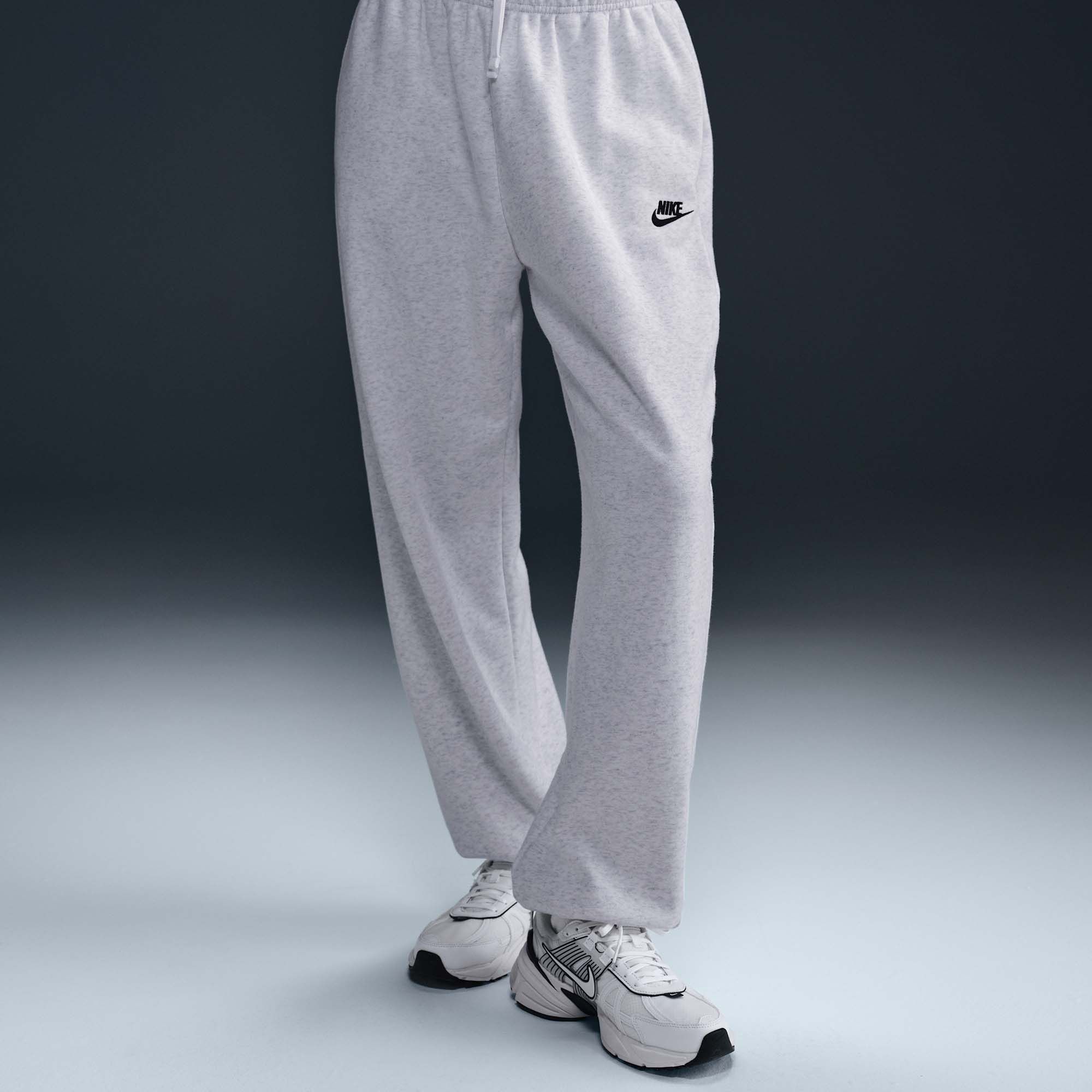 Nike Women's Sportswear Club Fleece Mid-Rise Oversized Sweatpants