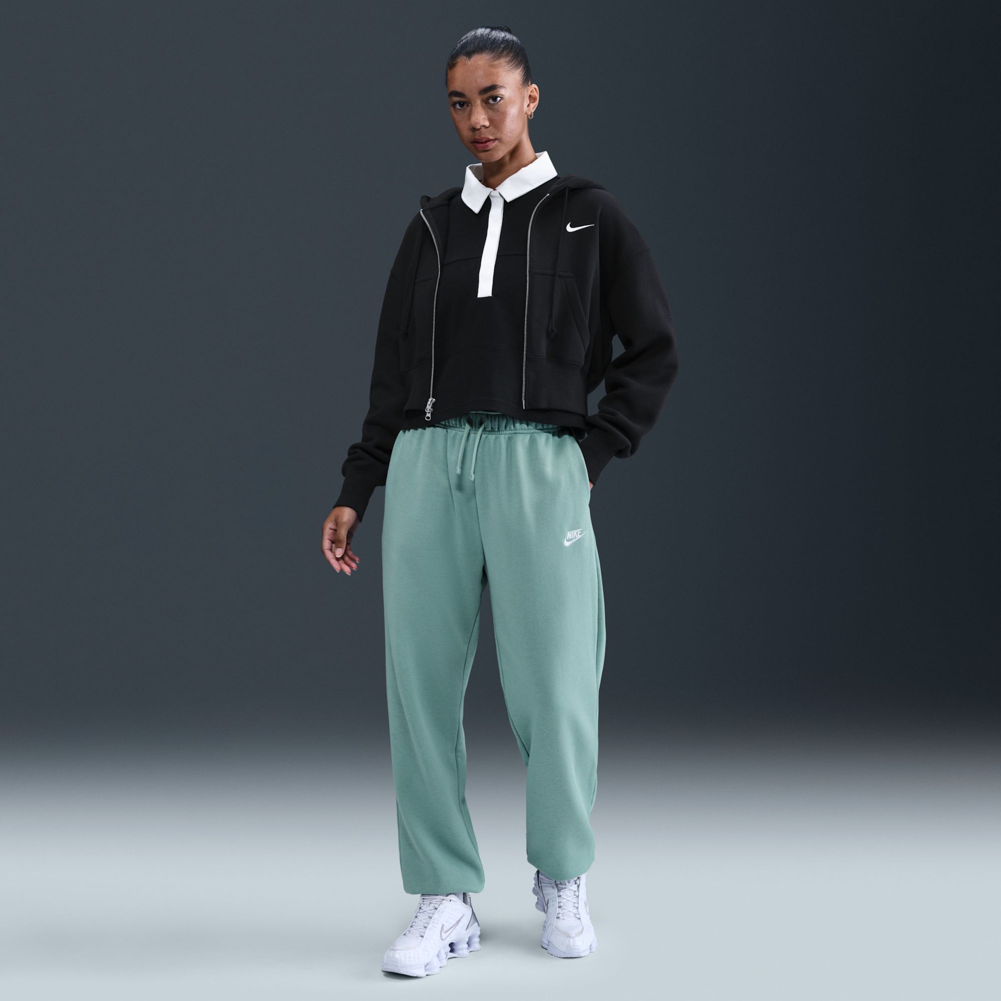 Nike Women's Sportswear Club Fleece Mid-Rise Oversized Sweatpants