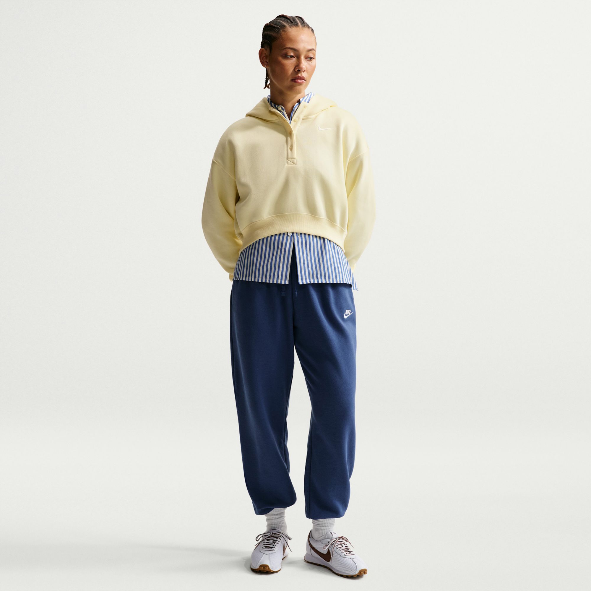 Nike Women's Sportswear Club Fleece Mid-Rise Oversized Sweatpants