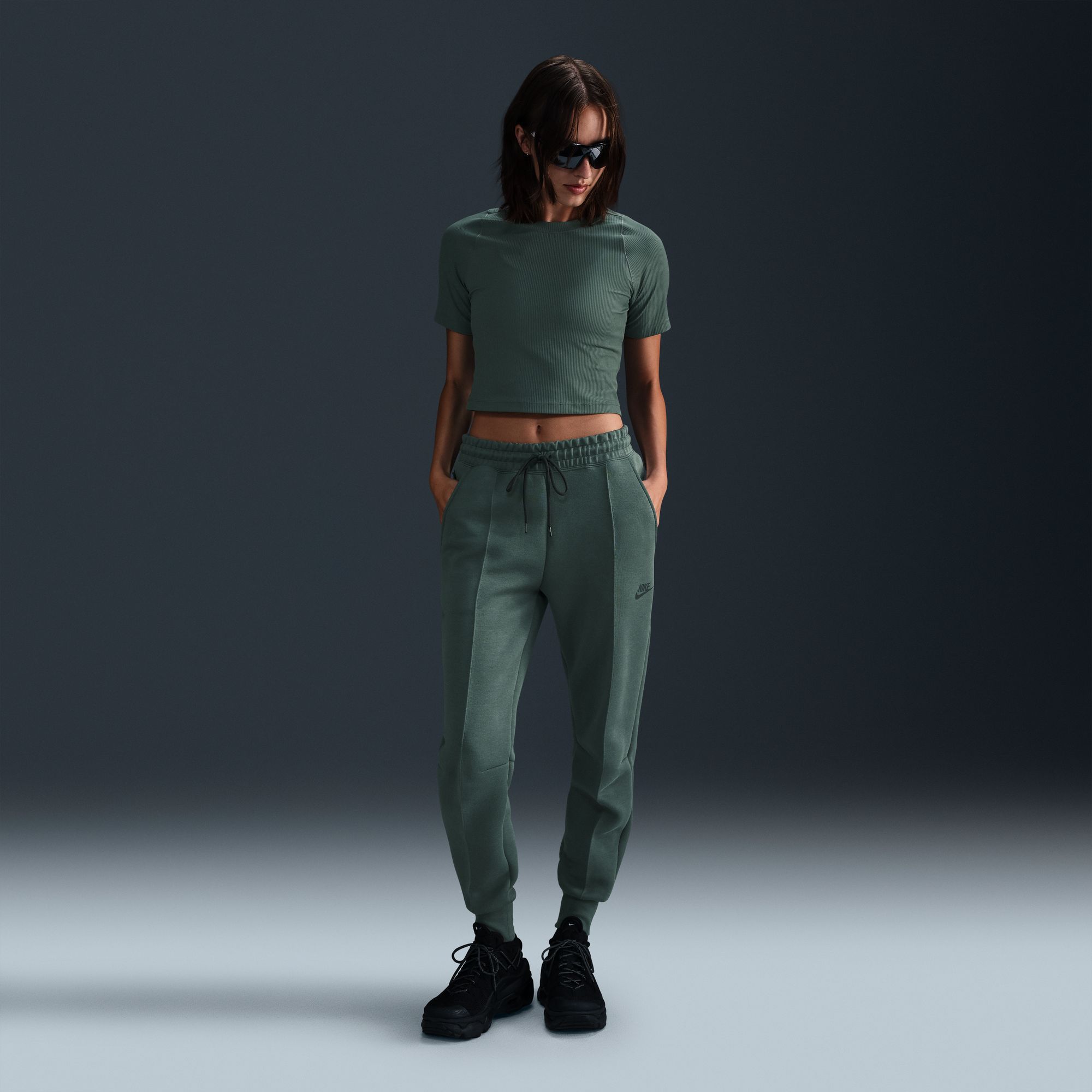 Nike Women's Sportswear Tech Fleece Mid-Rise Joggers - Green