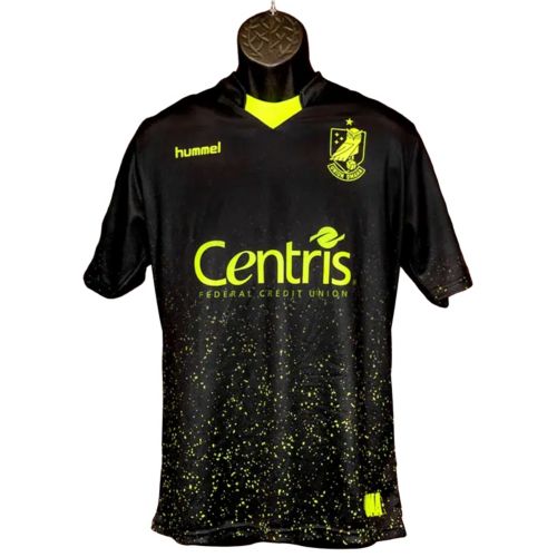 サッカーユニフォーム Norwich 🕰️ Travel back in time with the Norwich City 97-99 Reissue