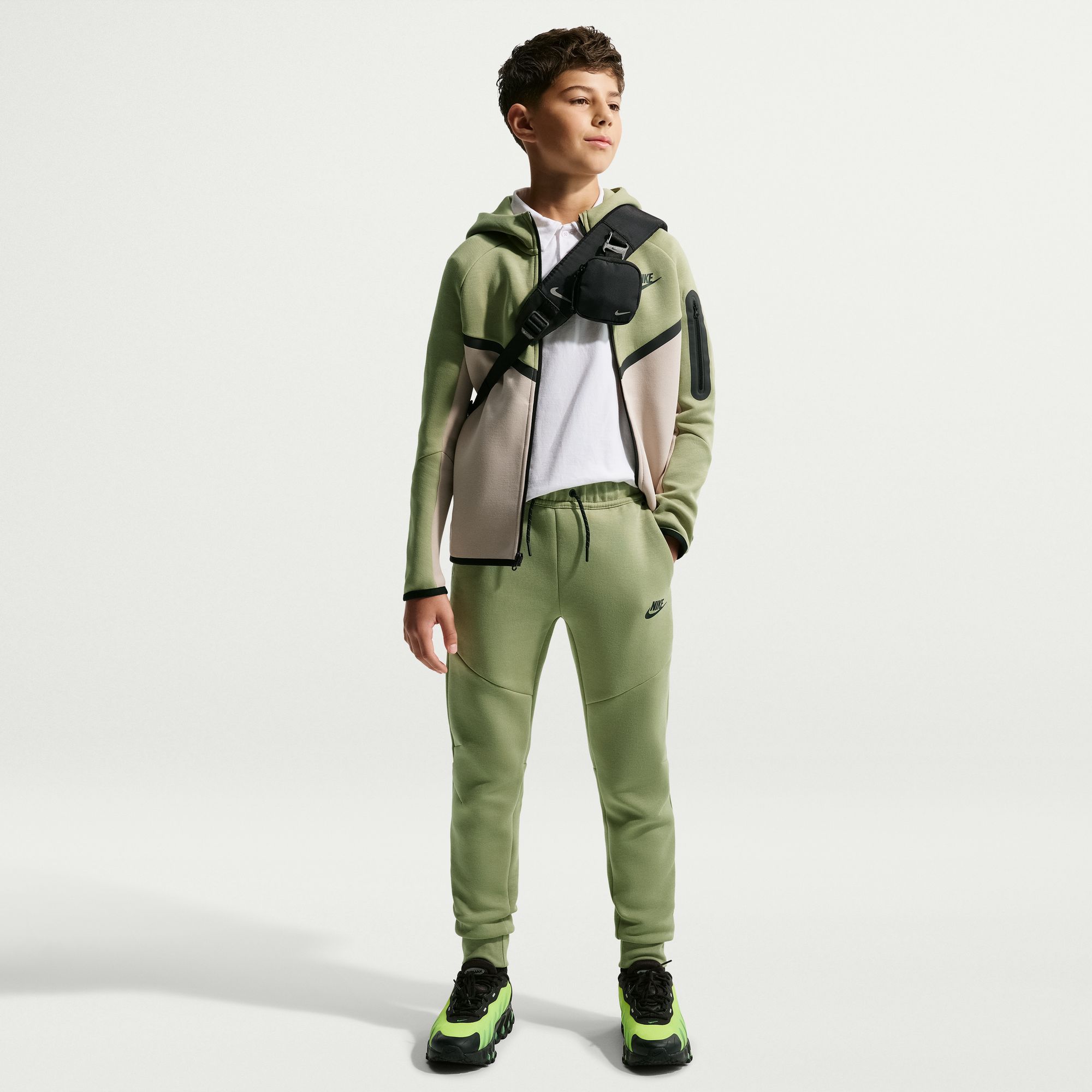 Nike Sportswear Tech Fleece Big Kids' Jogger Pants in Brown | HV5869-377