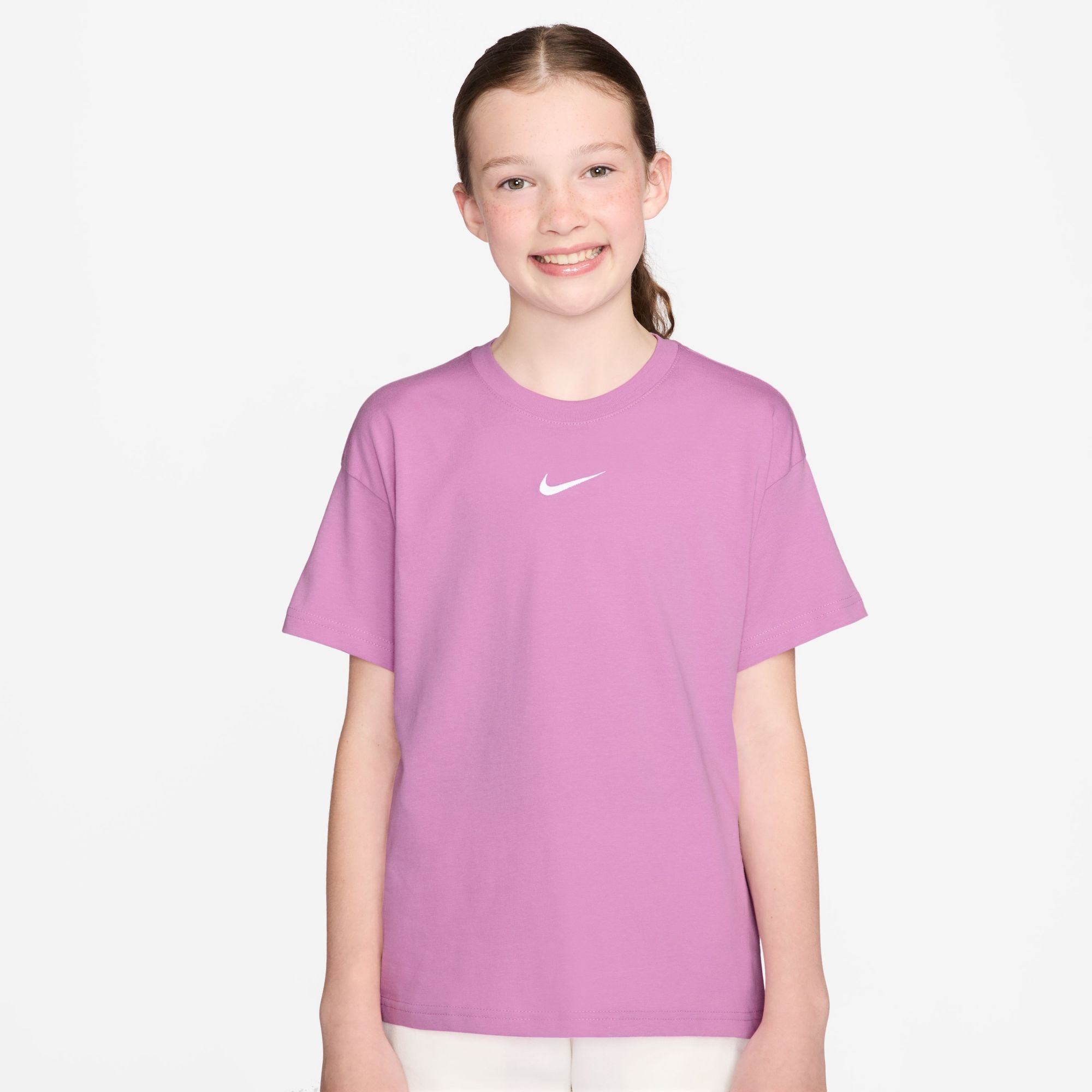Nike Girls' Sportswear Essential T-Shirt