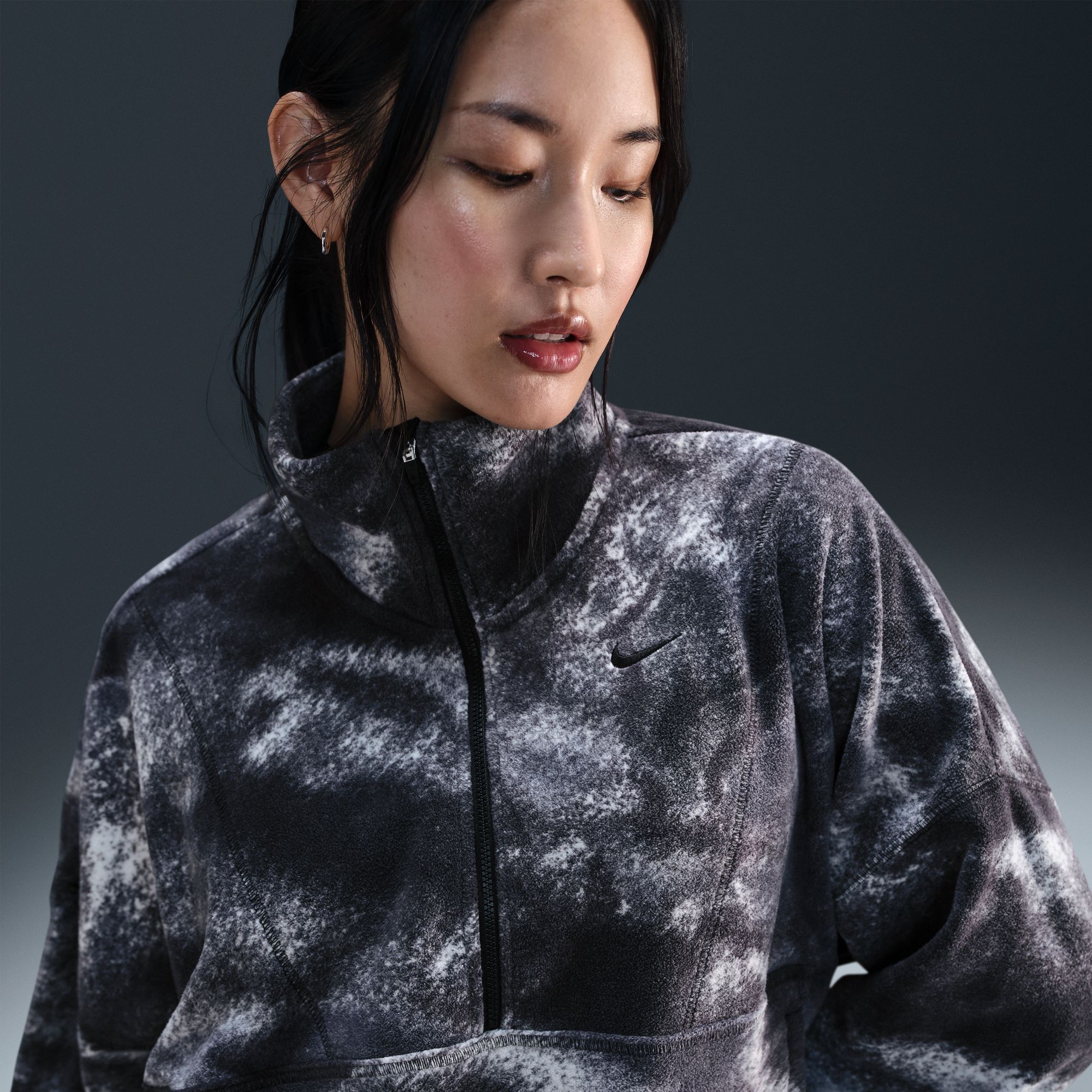 Nike Women's One Therma-FIT Oversized 1/2-Zip Fleece Printed Top