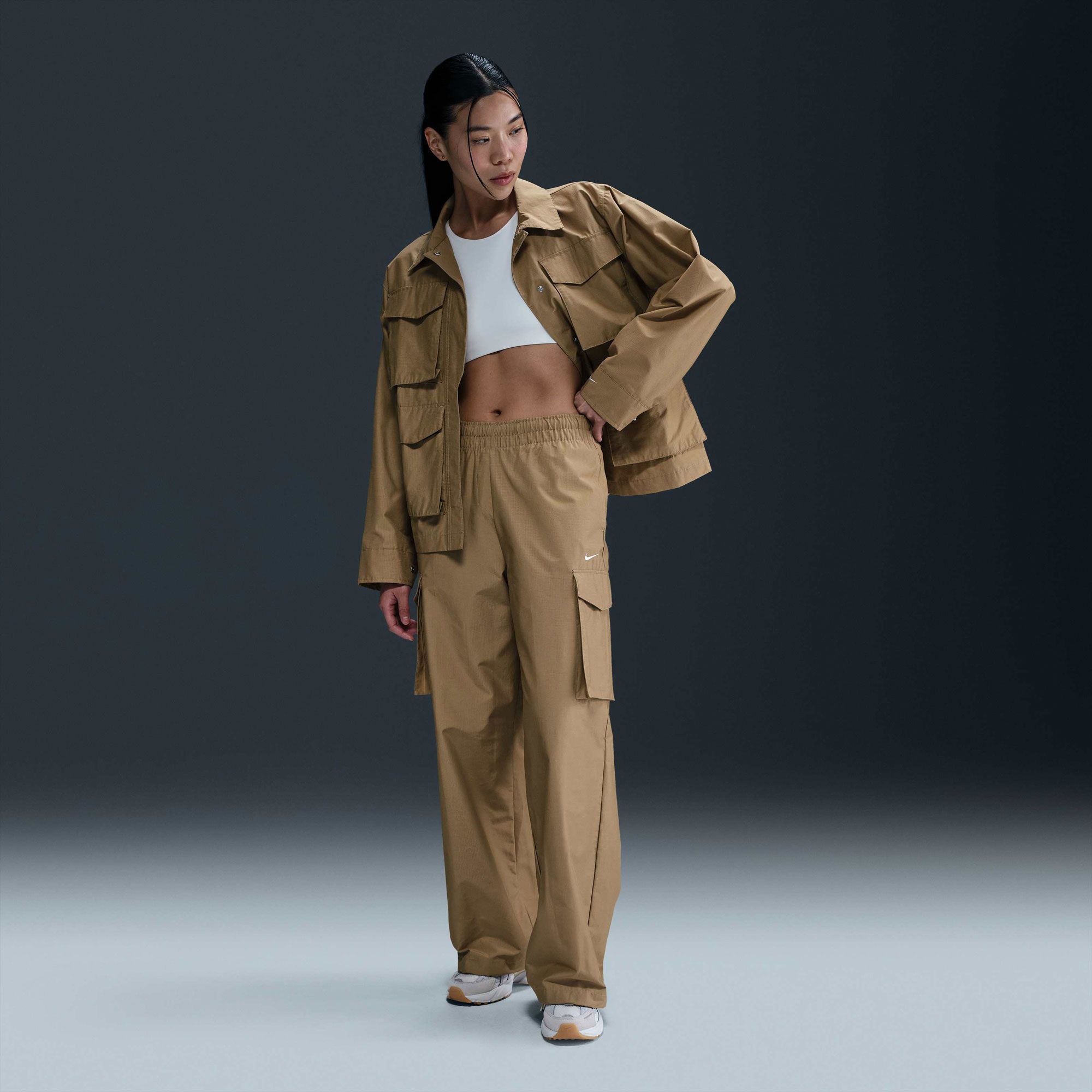 Nike Women's Sportswear Everything Woven Mid-Rise Cargo Pants