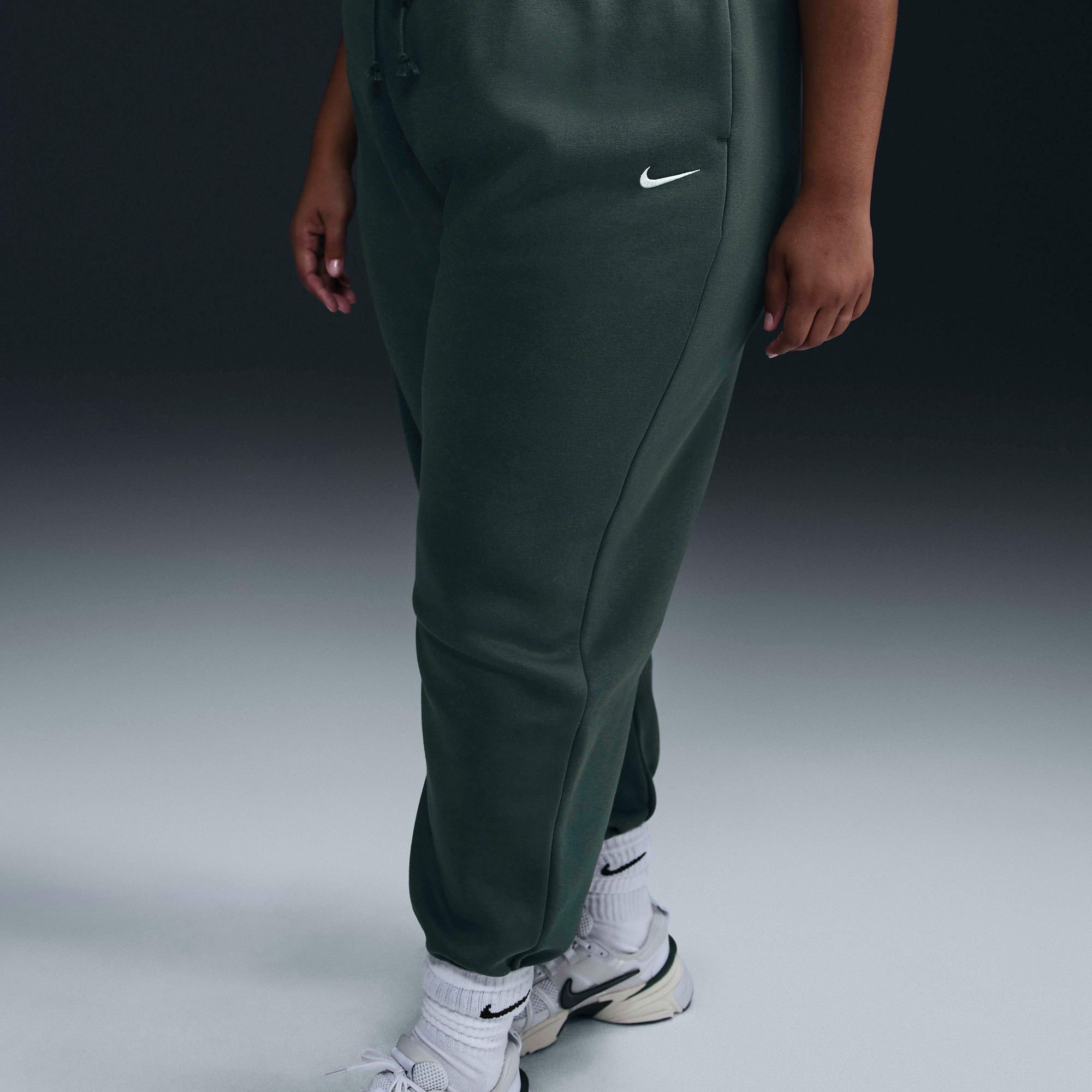 Nike Women's Sportswear Phoenix Fleece High-Waisted Oversized Sweatpants (Plus Size)