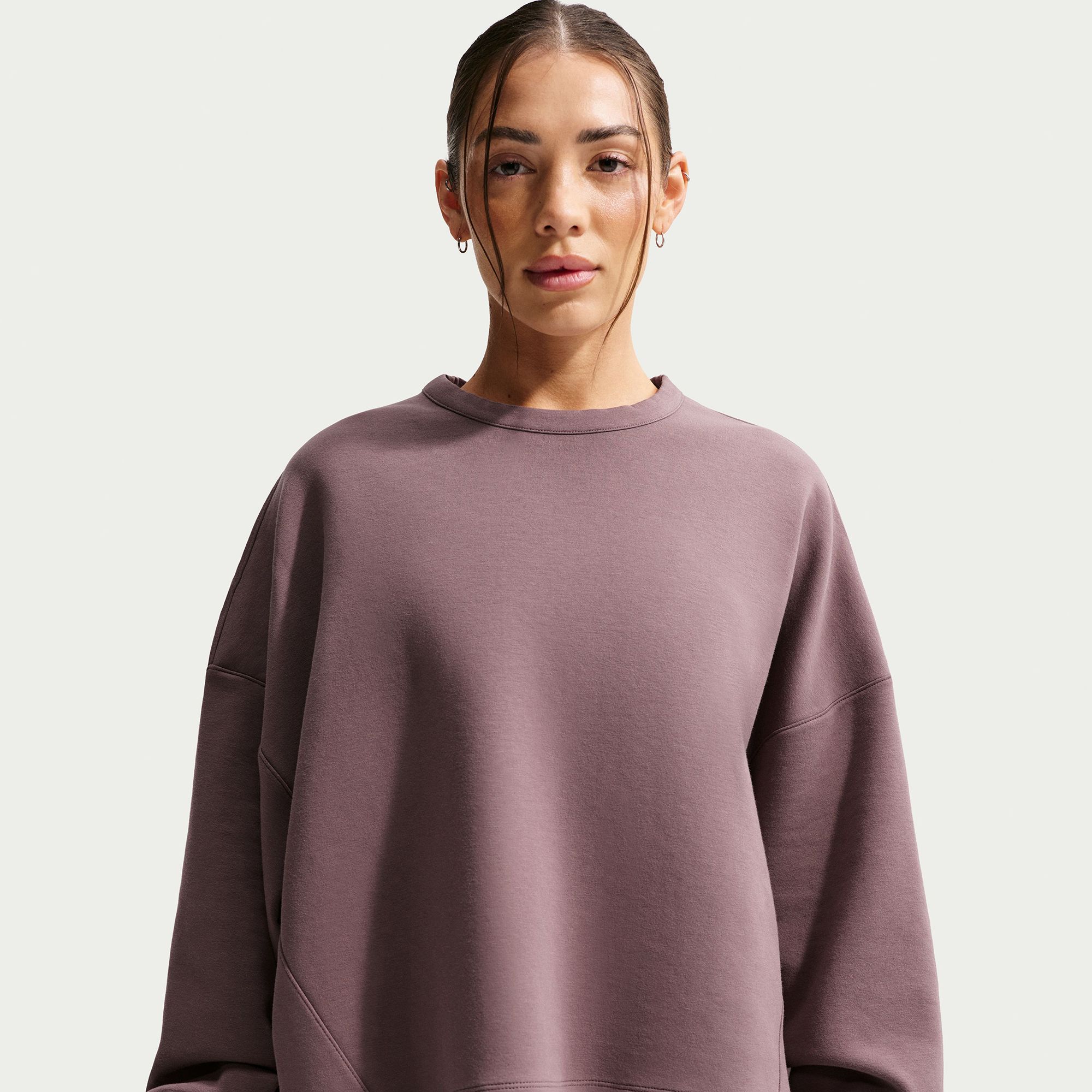 Nike Women's 24.7 ImpossiblySoft Oversized Crewneck Sweatshirt