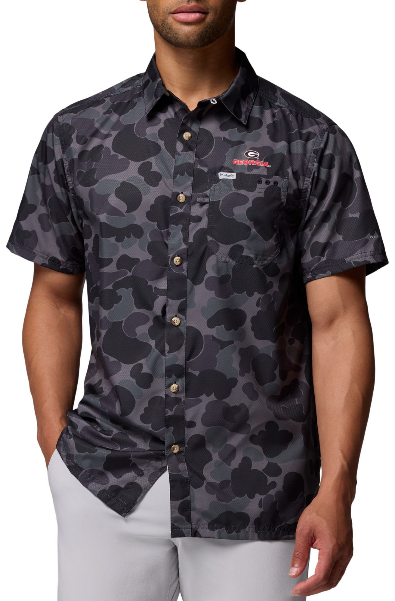Columbia Men's Georgia Bulldogs Camo Super Slack Tide Button Down Shirt