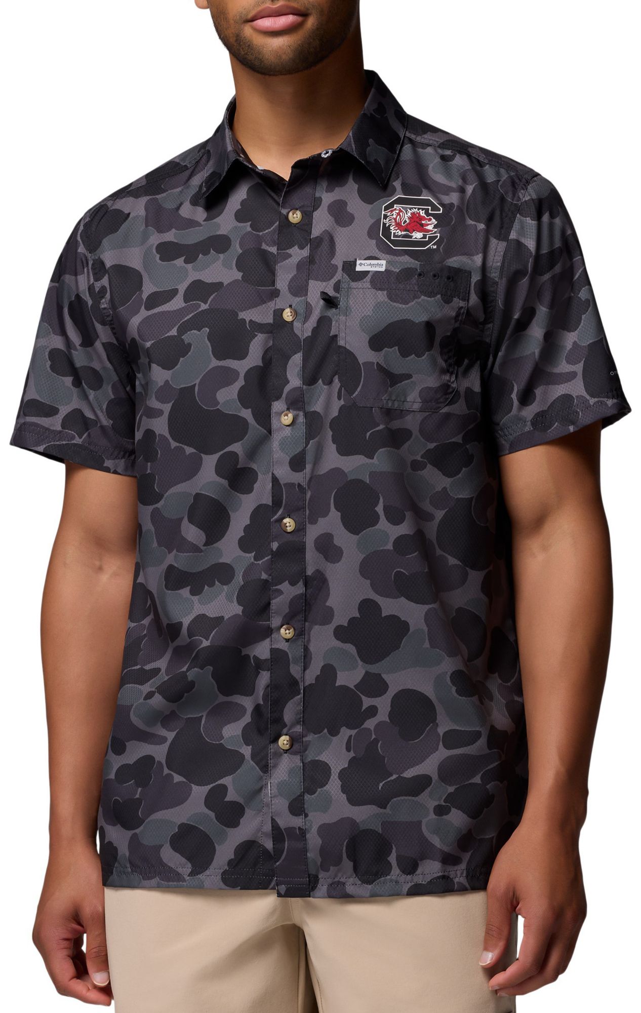 Columbia Men's South Carolina Gamecocks Camo Super Slack Tide Button Down Shirt